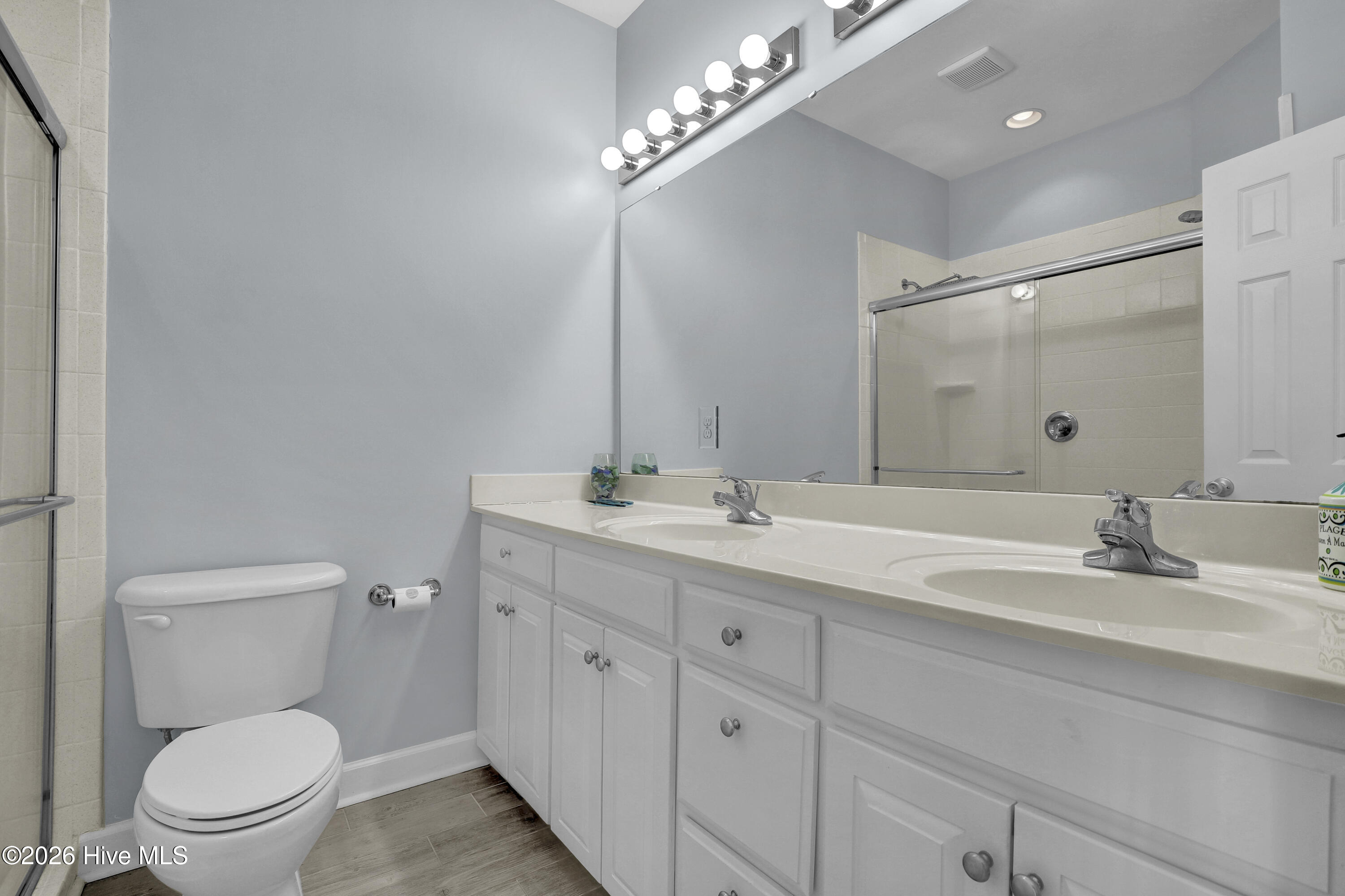 100550278 | Photo 23