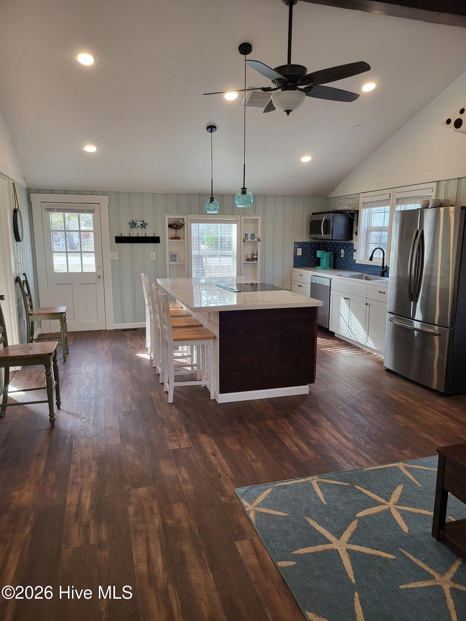 100553707 | Photo 10