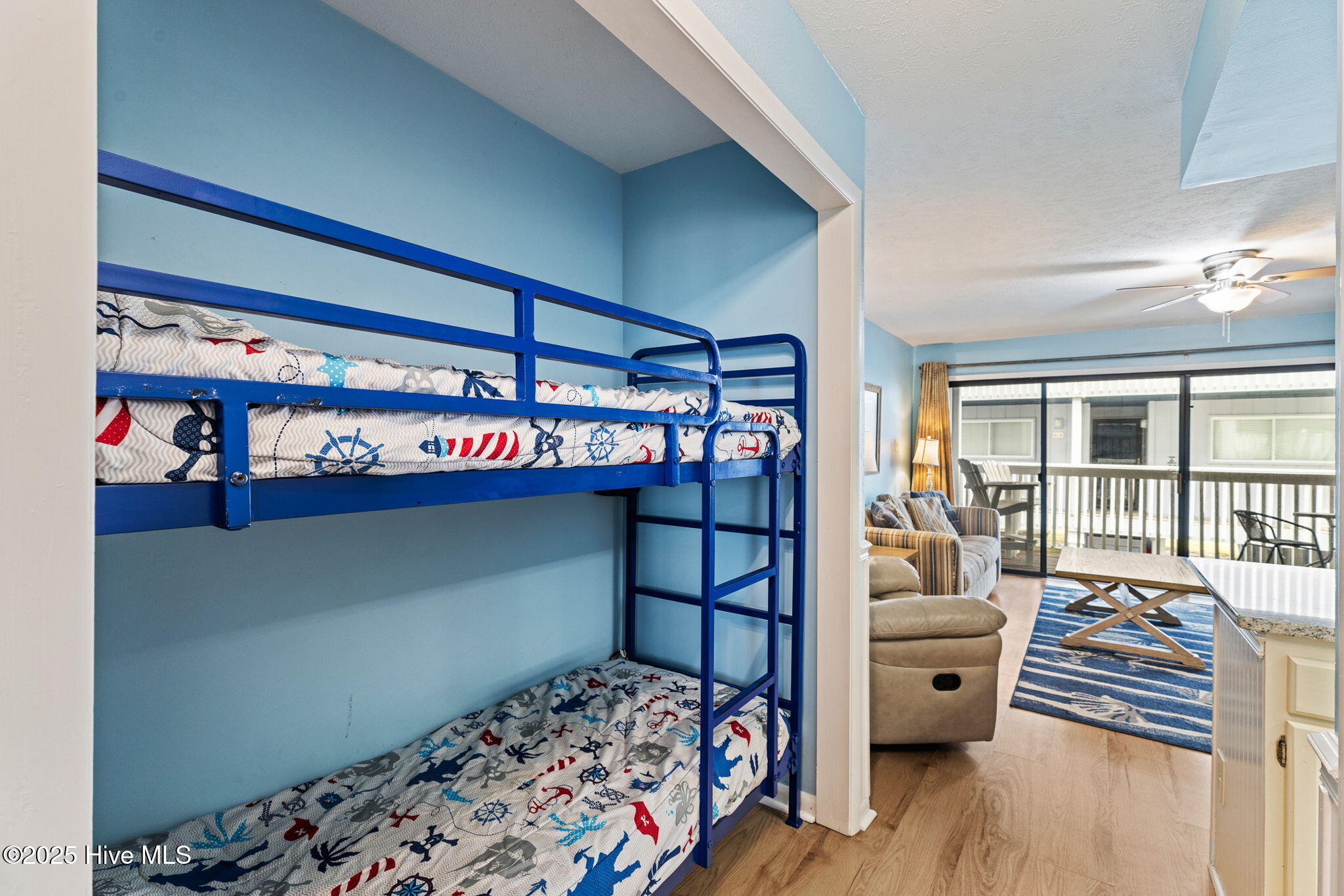 100546848 | Photo 19