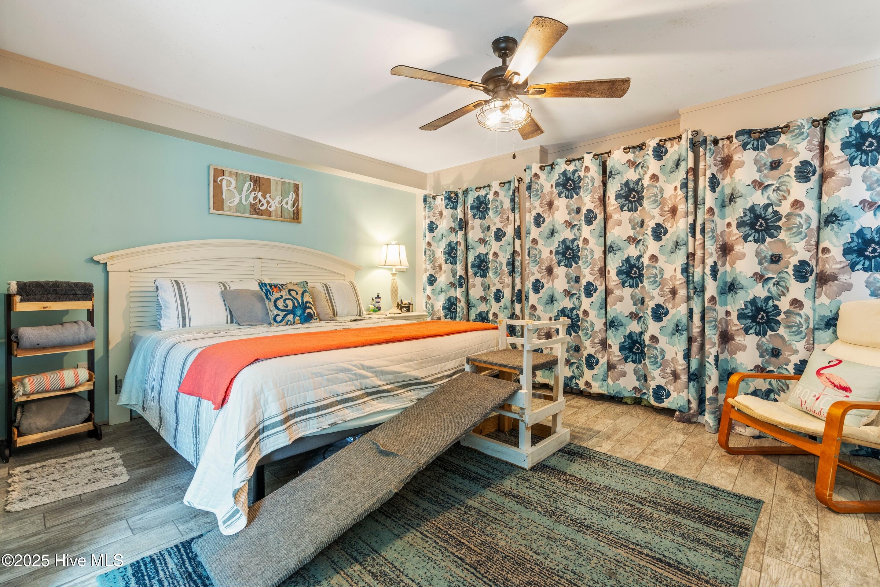 100563902 | Photo 11