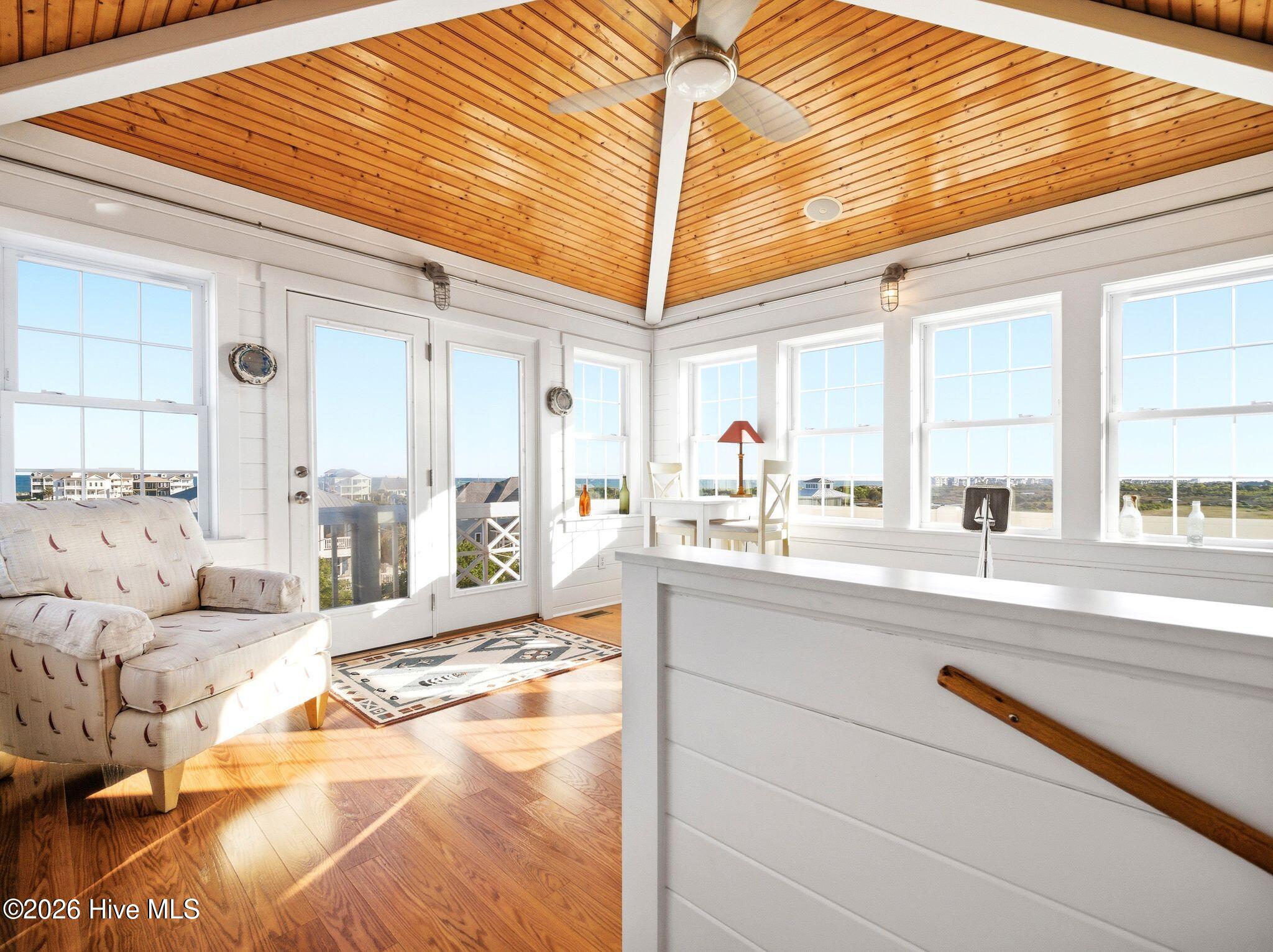 100569349 | Photo 77