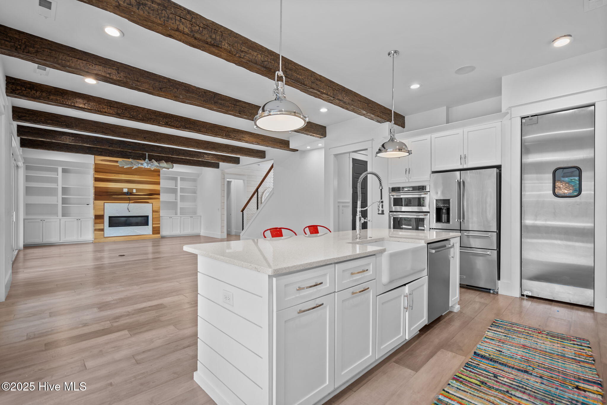 100532333 | Photo 23