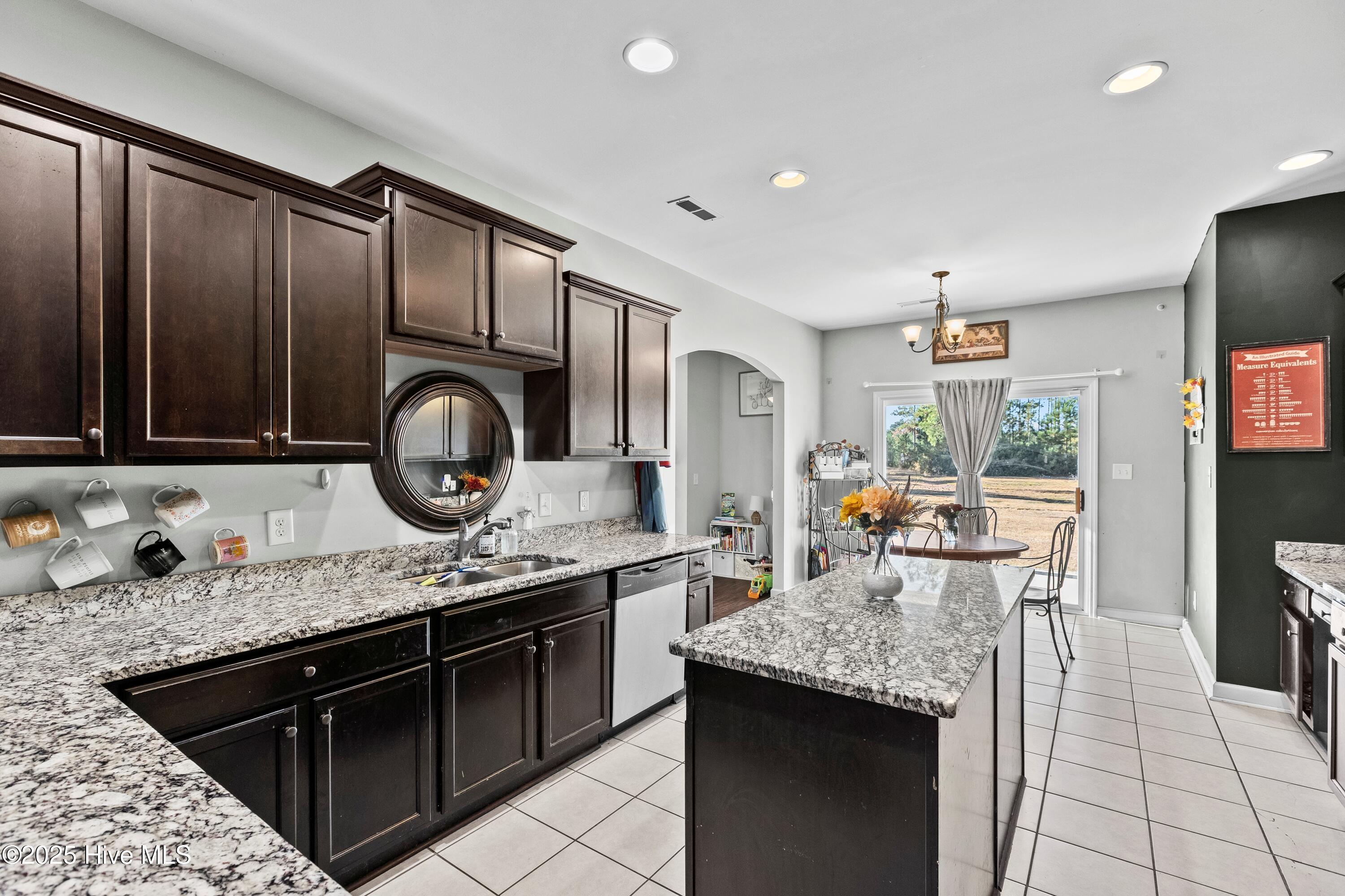 100545140 | Photo 13