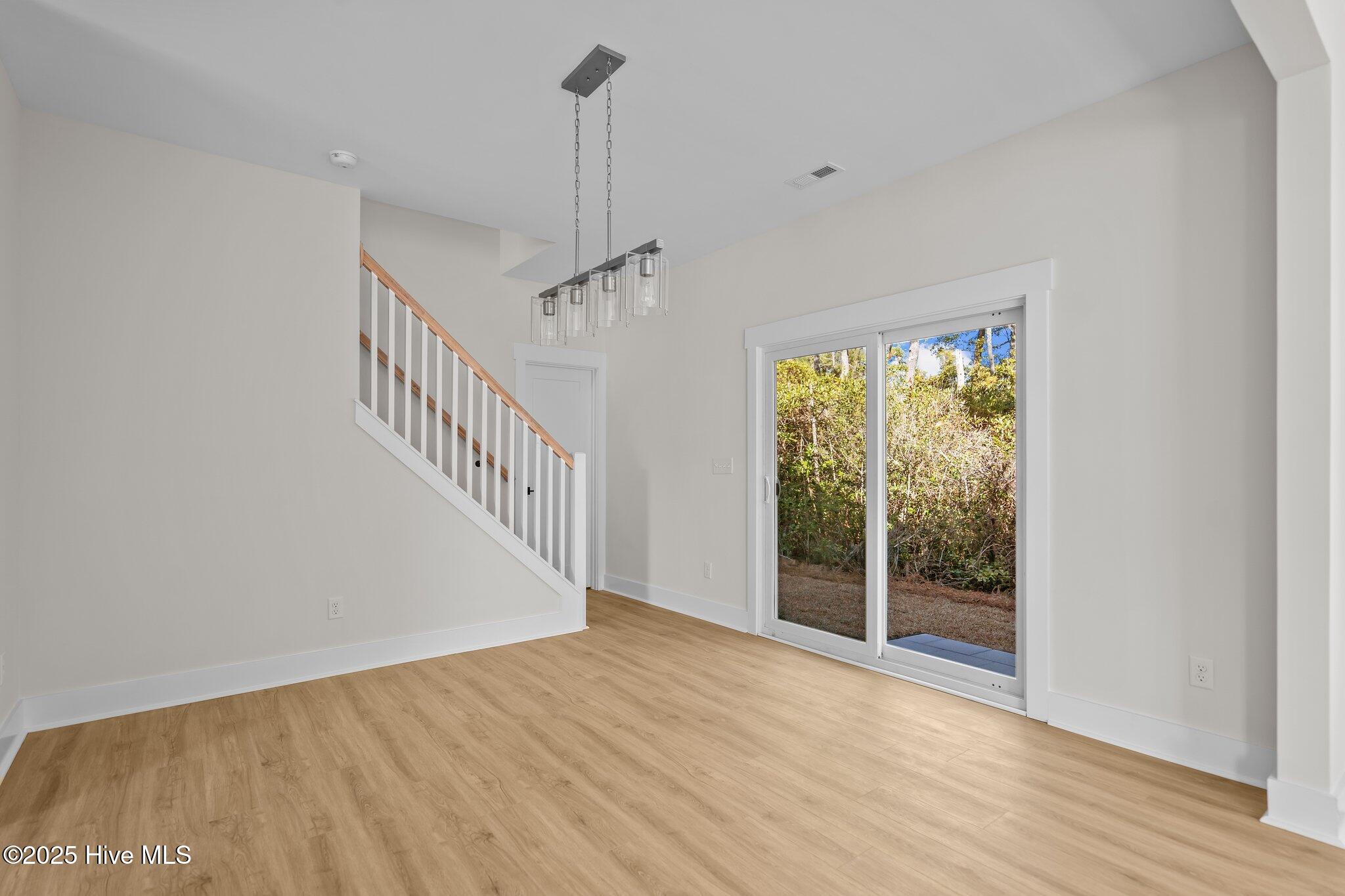 100556571 | Photo 14