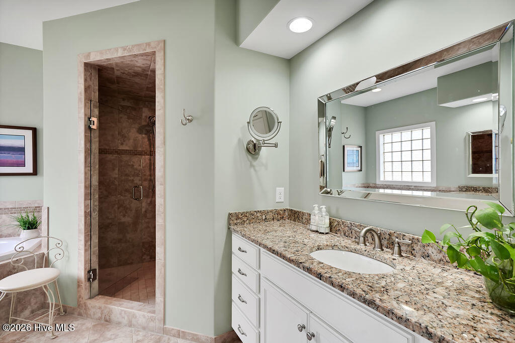 100562114 | Photo 22