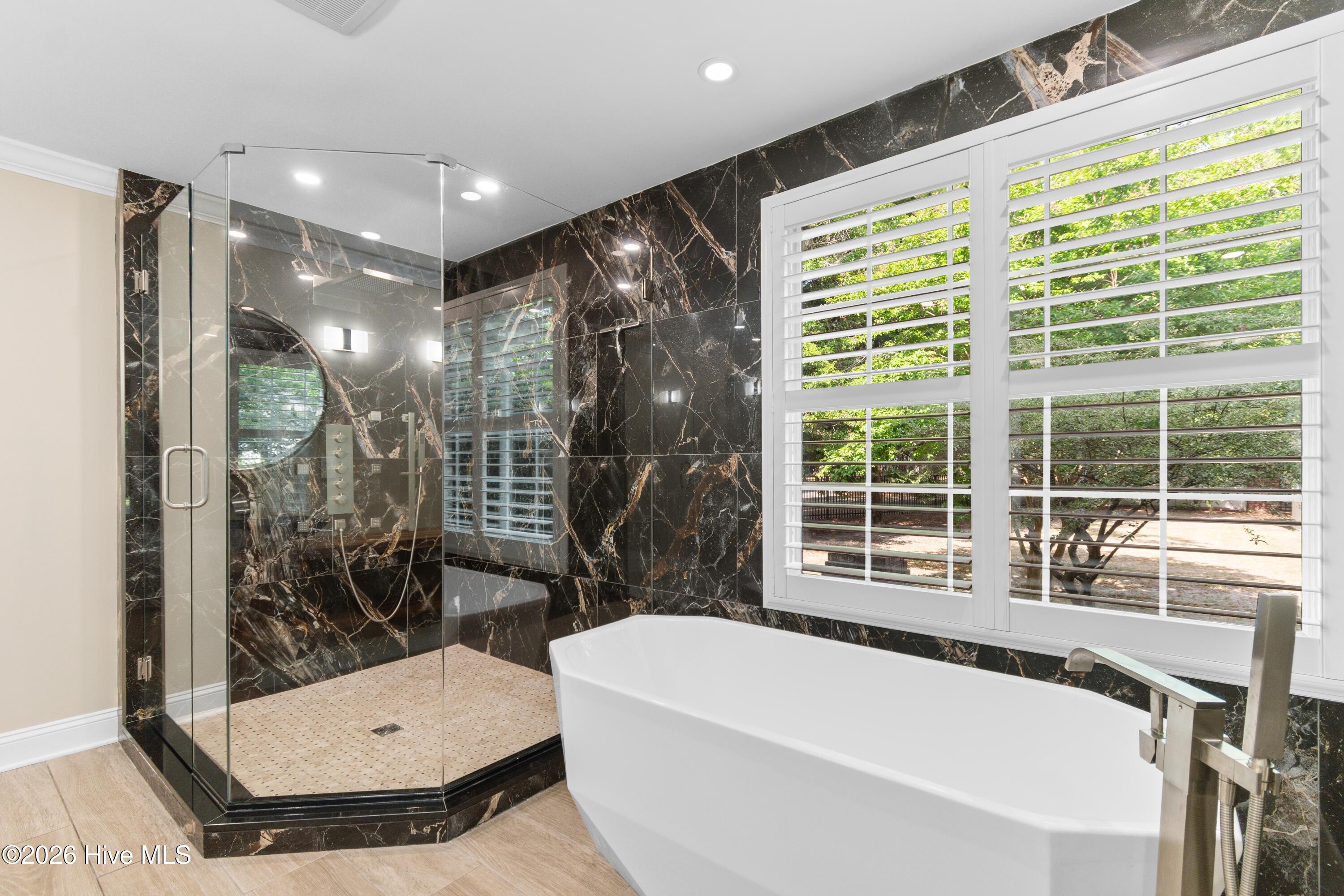 100569260 | Photo 20