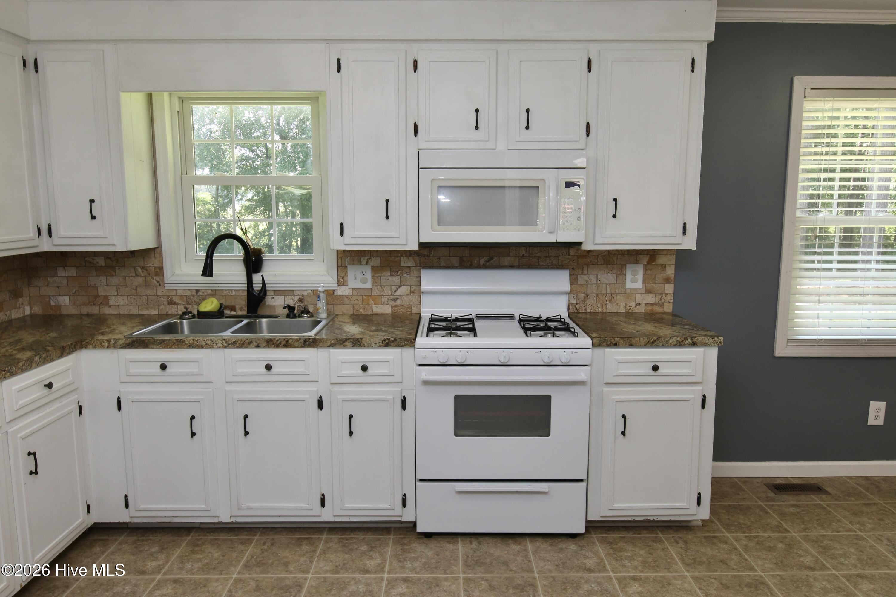 5th image of 1811 John Small Ave, Washington, NC 27889 | MLS# 100596817