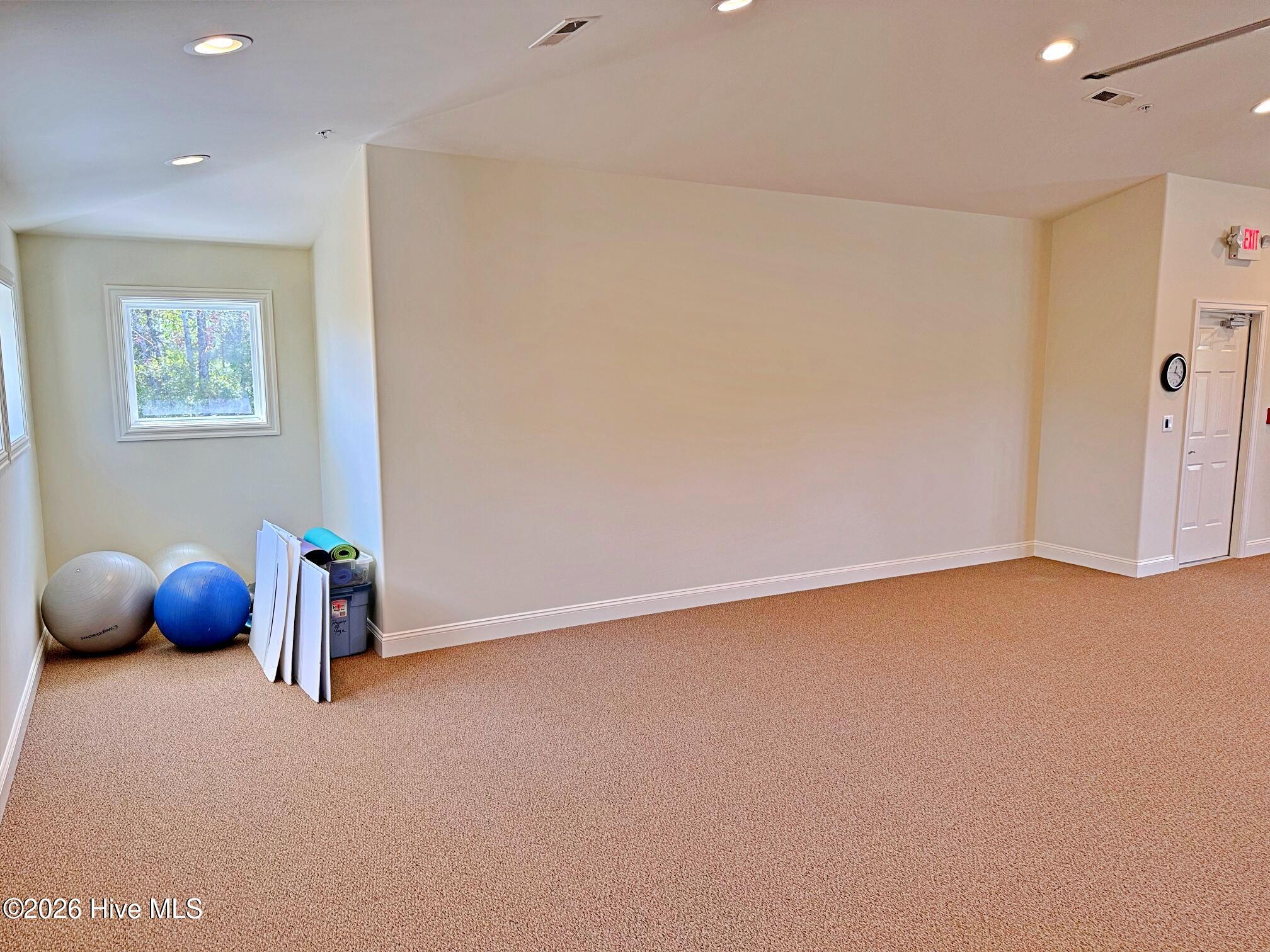 100537171 | Photo 36