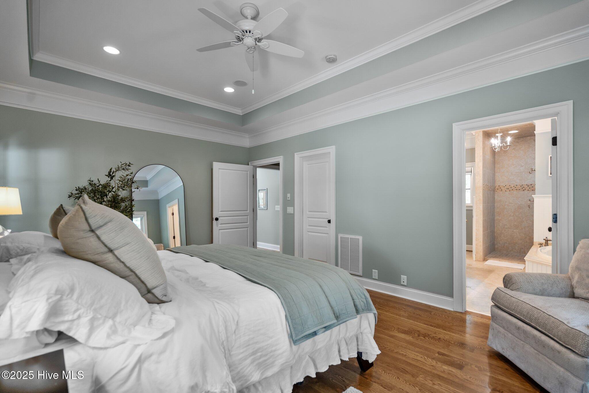 100565962 | Photo 30