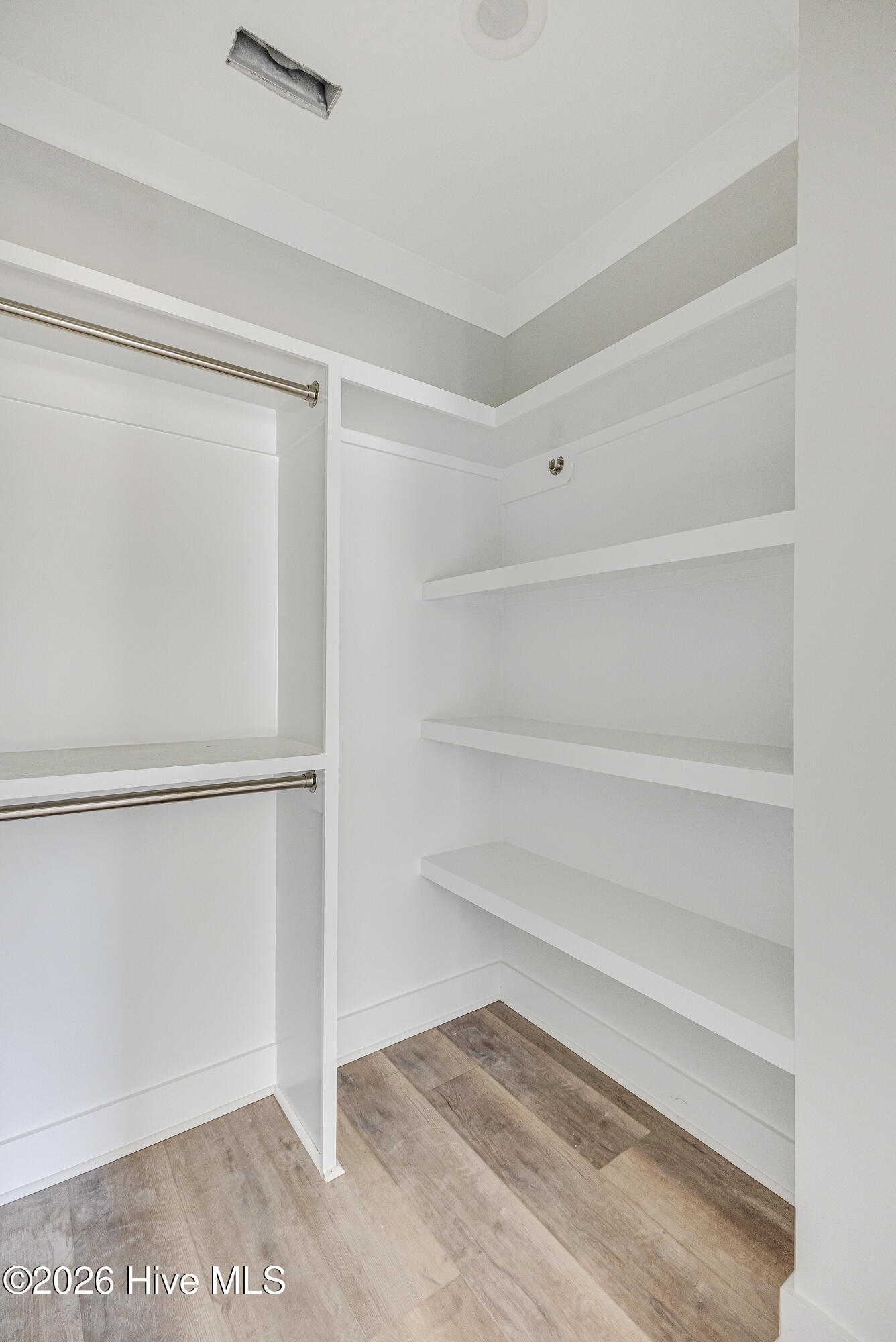 100564394 | Photo 18