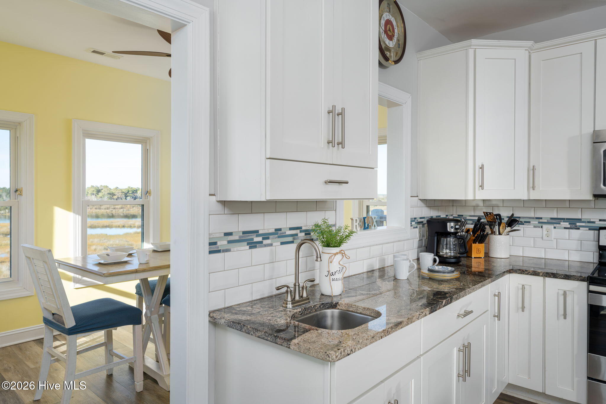 100560160 | Photo 22