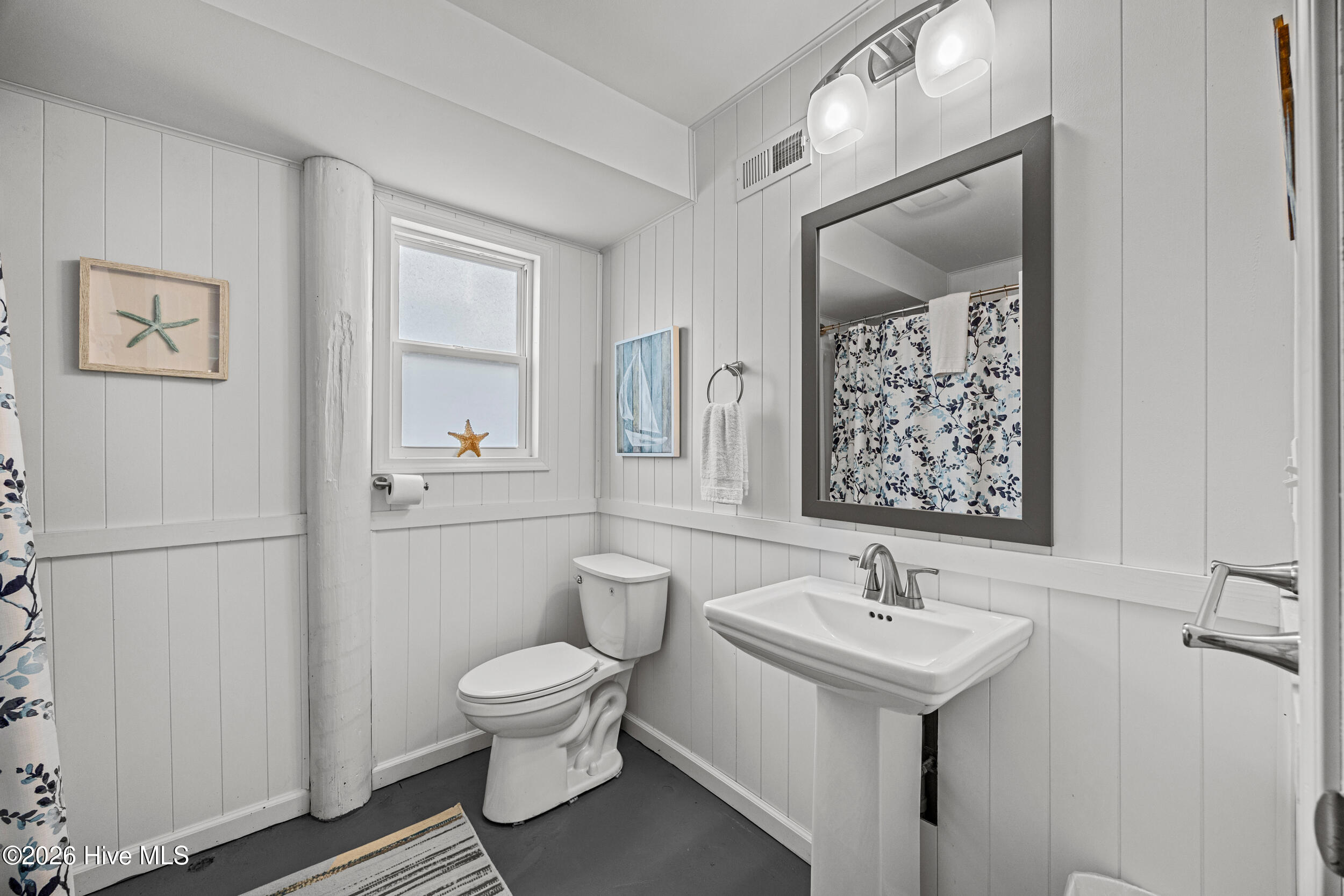 100568545 | Photo 46