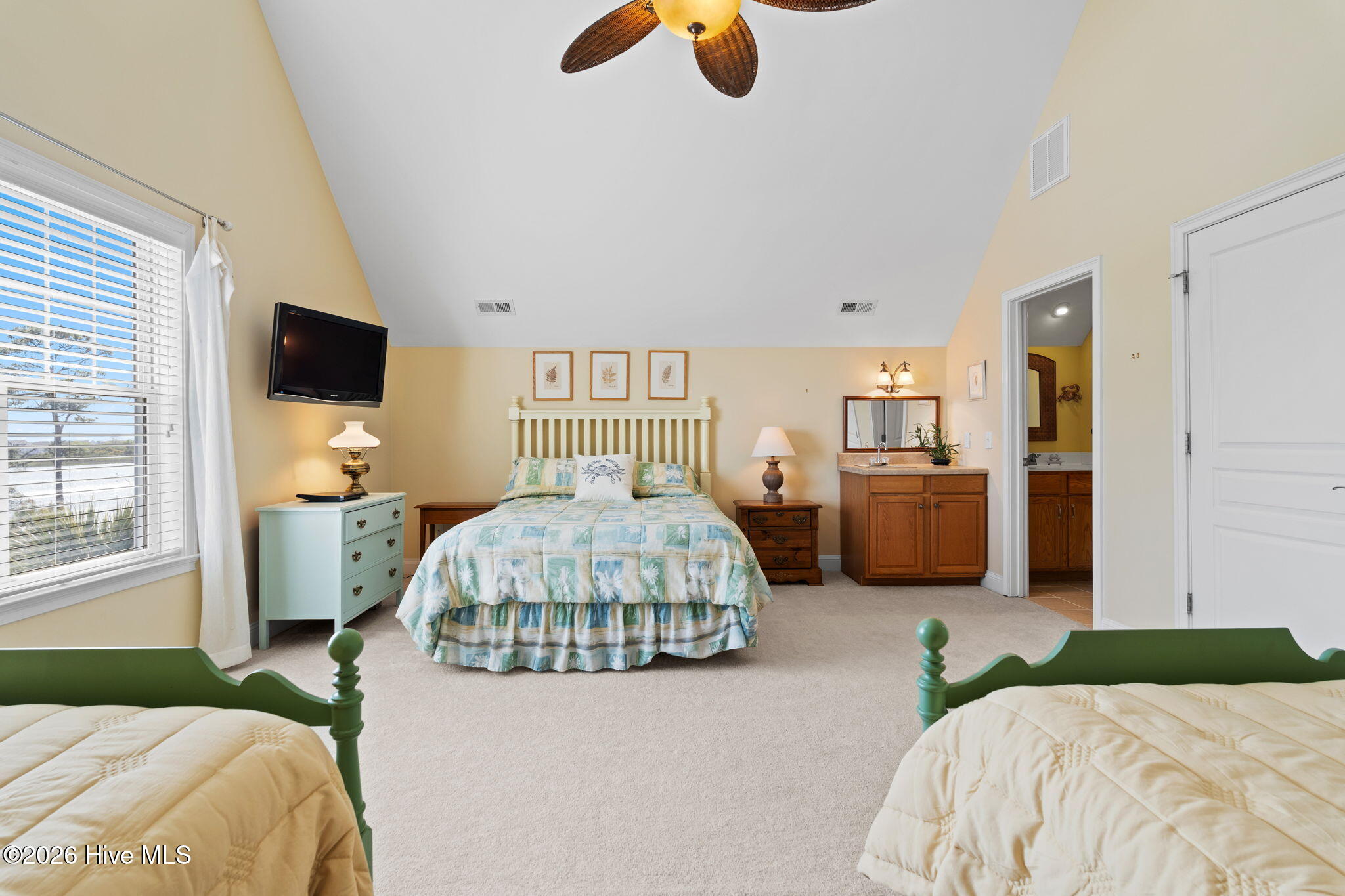 100566344 | Photo 60