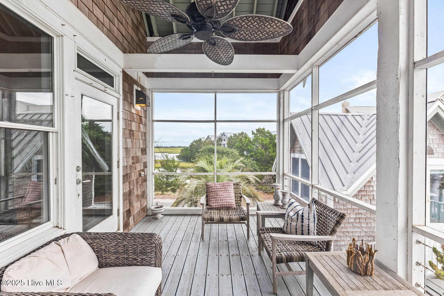 100521307 | Photo 37