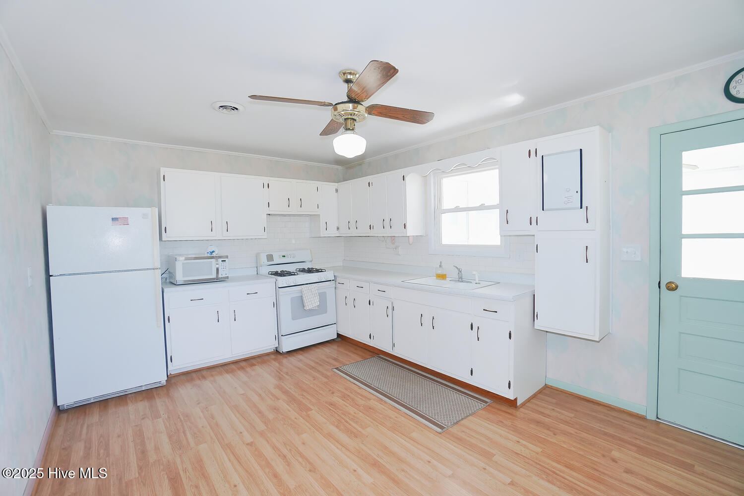 100534449 | Photo 16