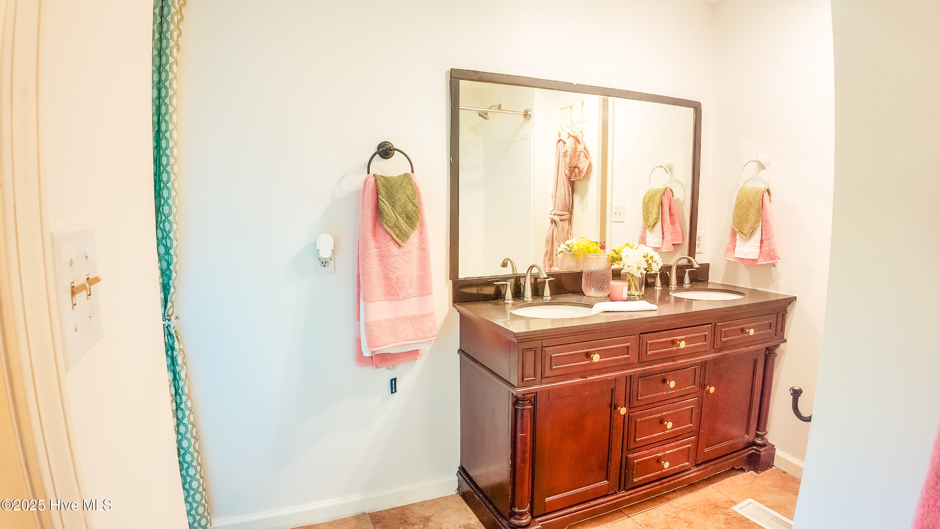 100517636 | Photo 22