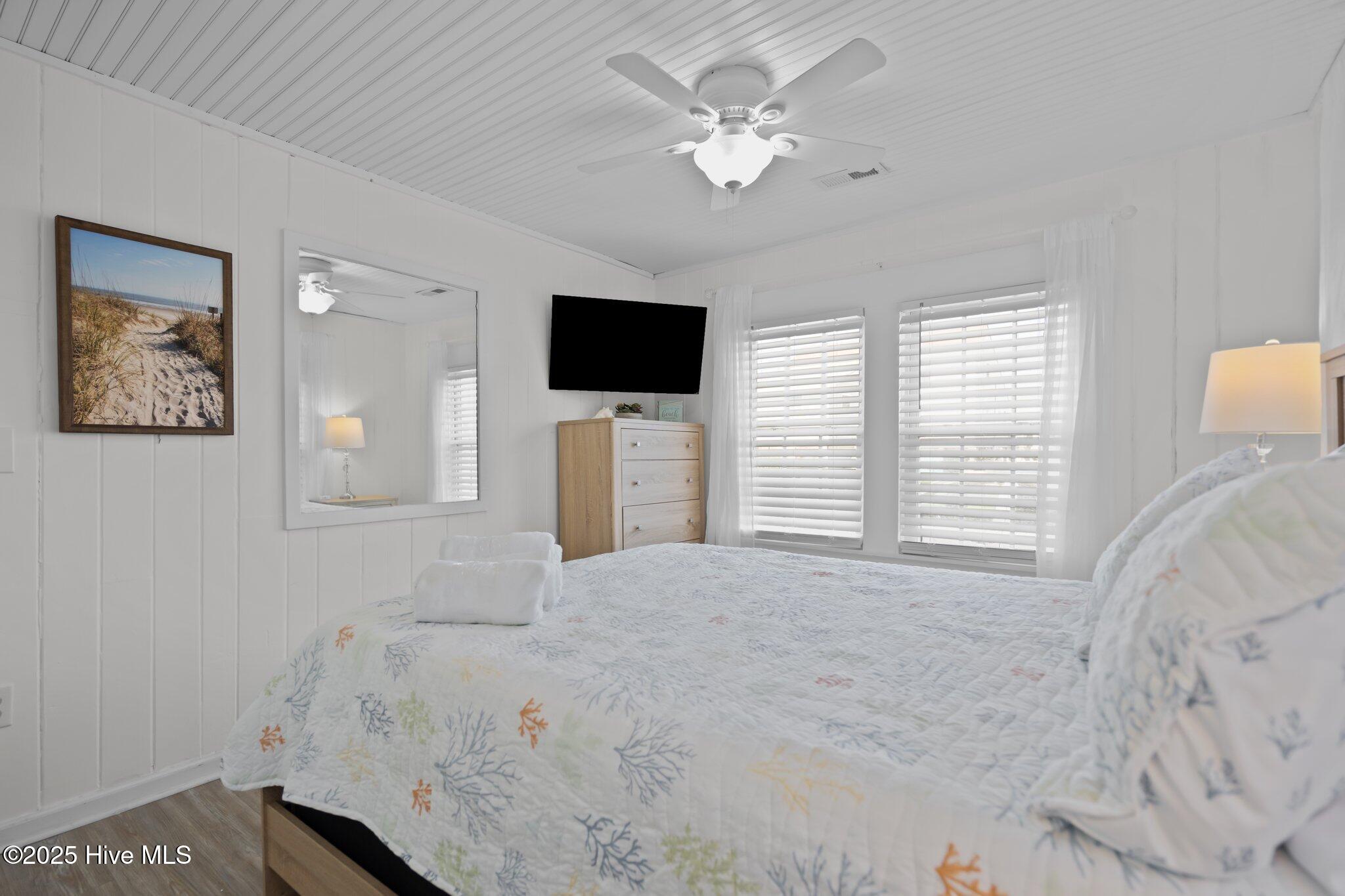 100537194 | Photo 115