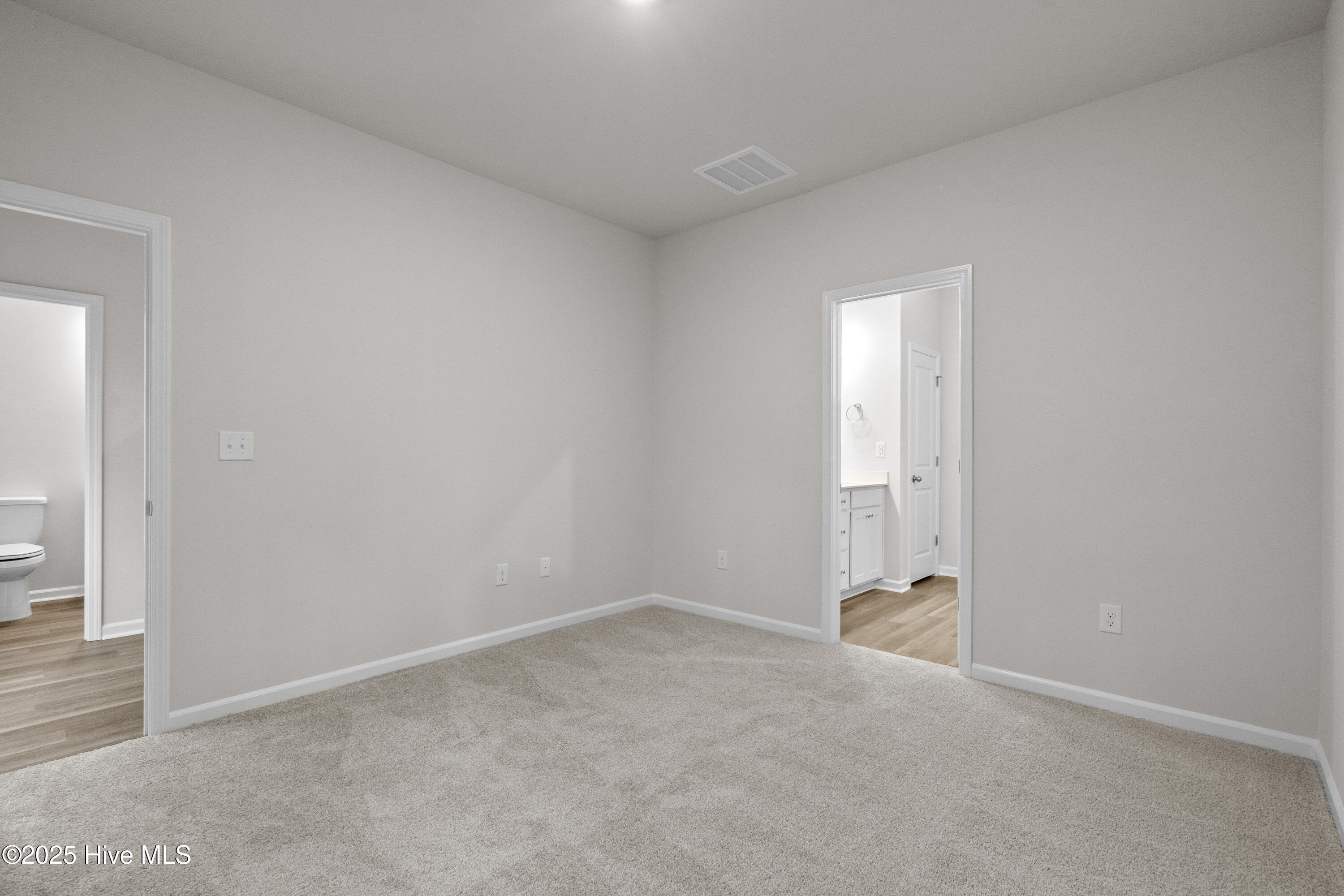 100514545 | Photo 23