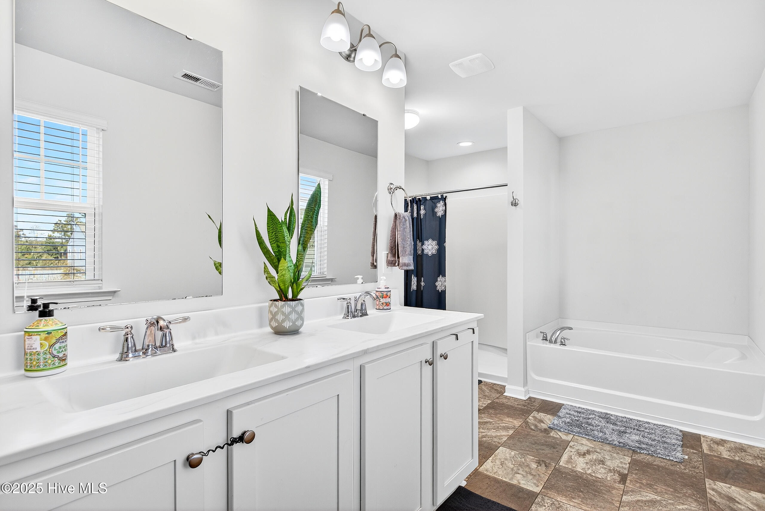 100539677 | Photo 18