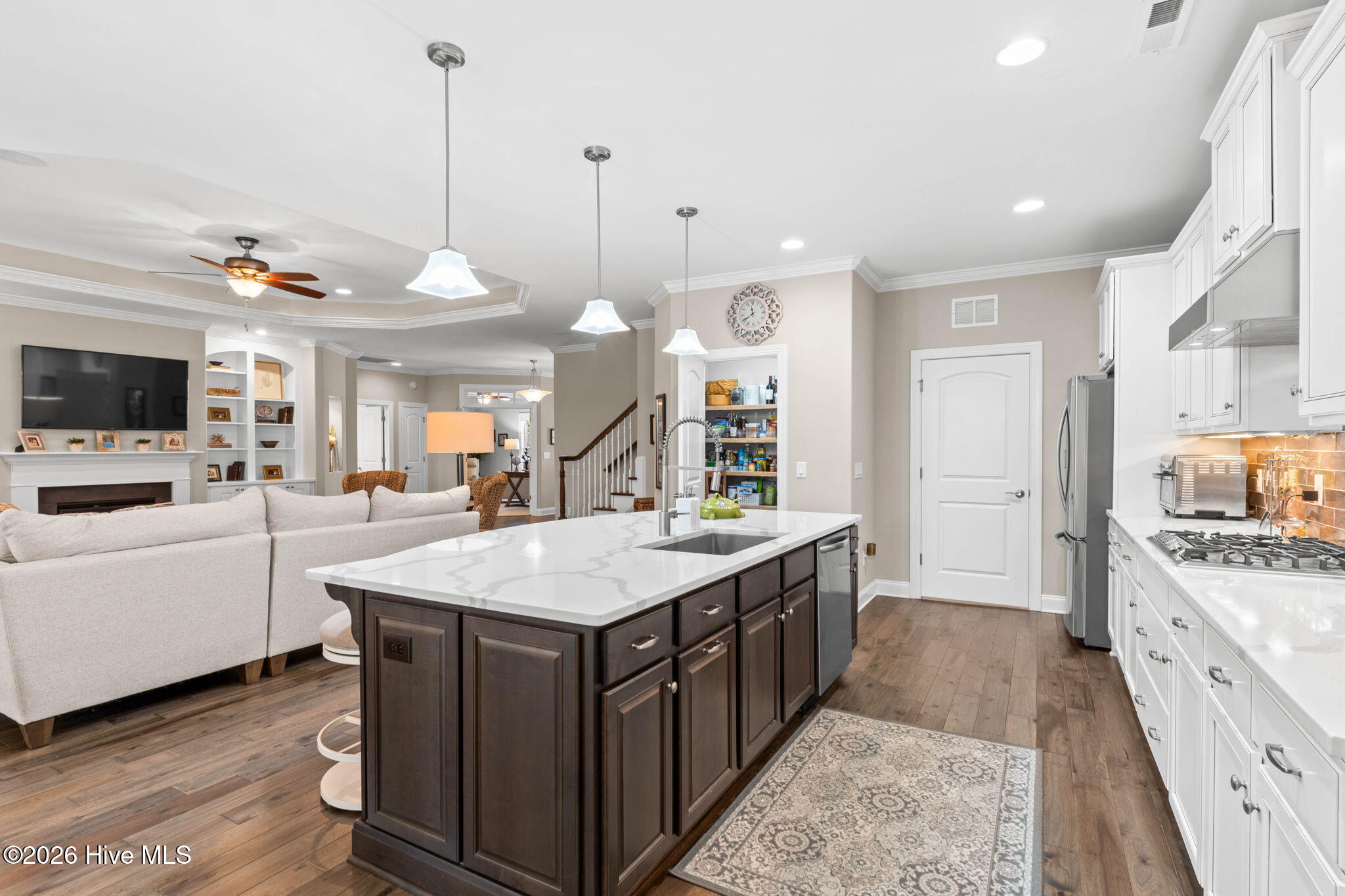 100560981 | Photo 16