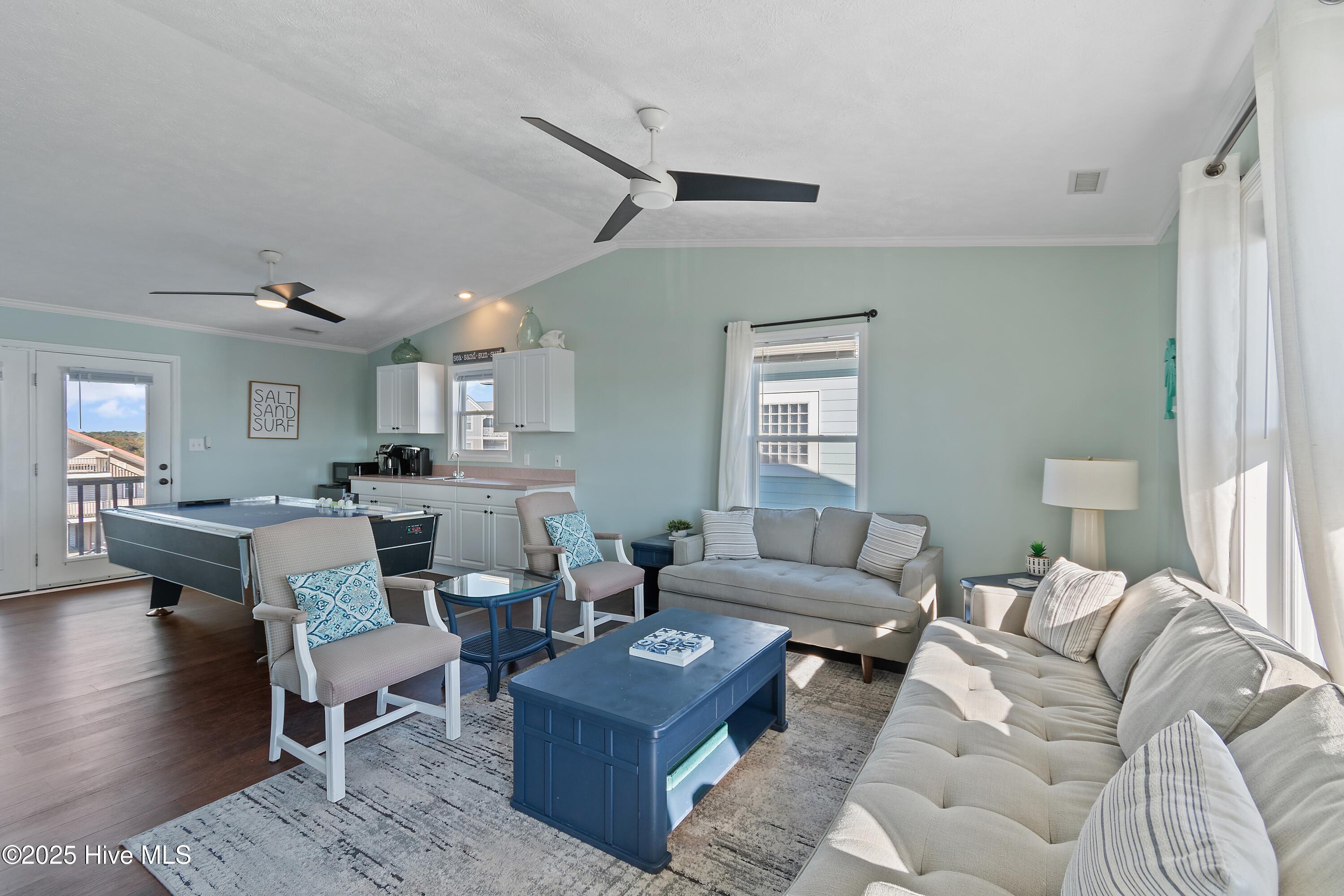 100542122 | Photo 40