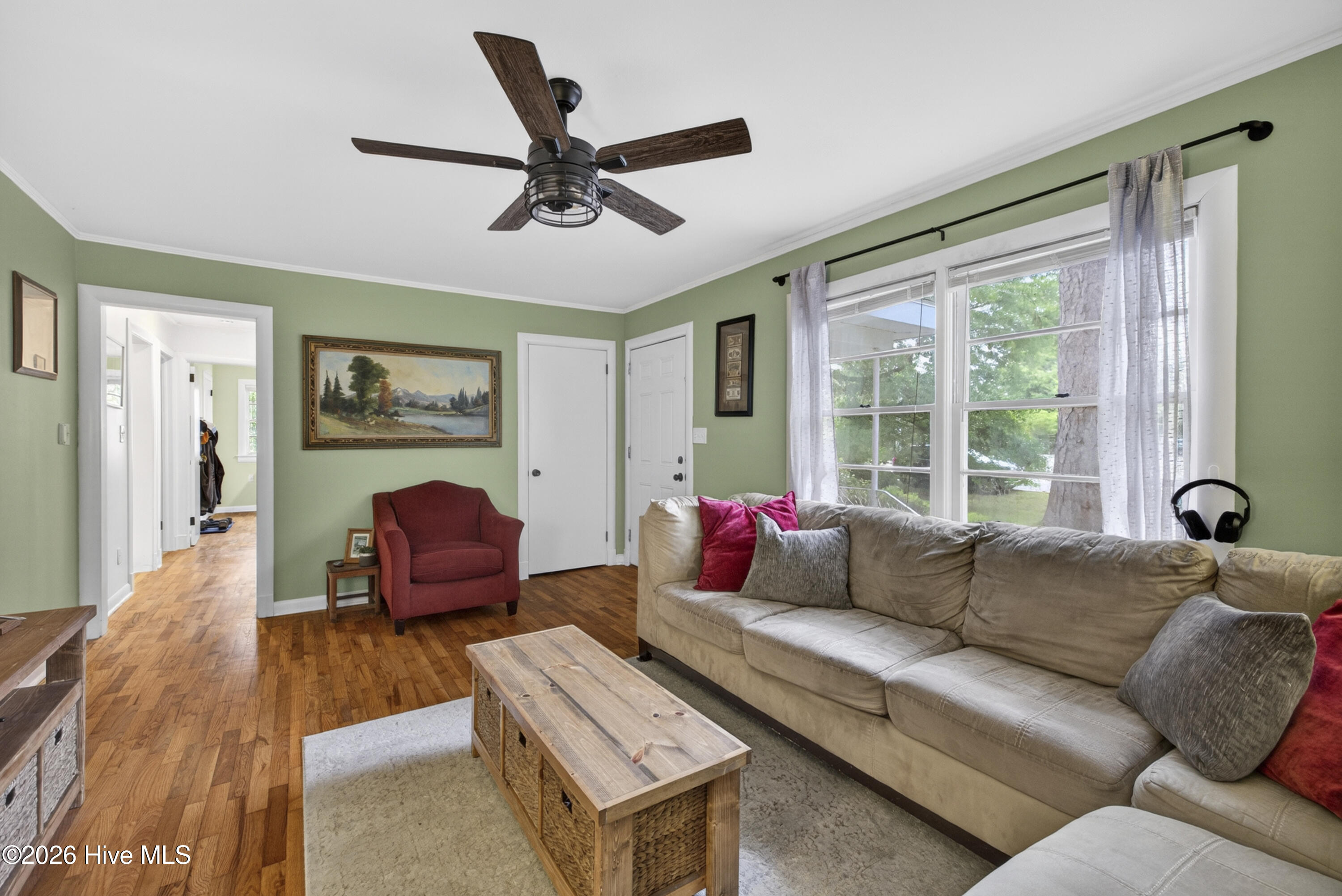 100570211 | Photo 16