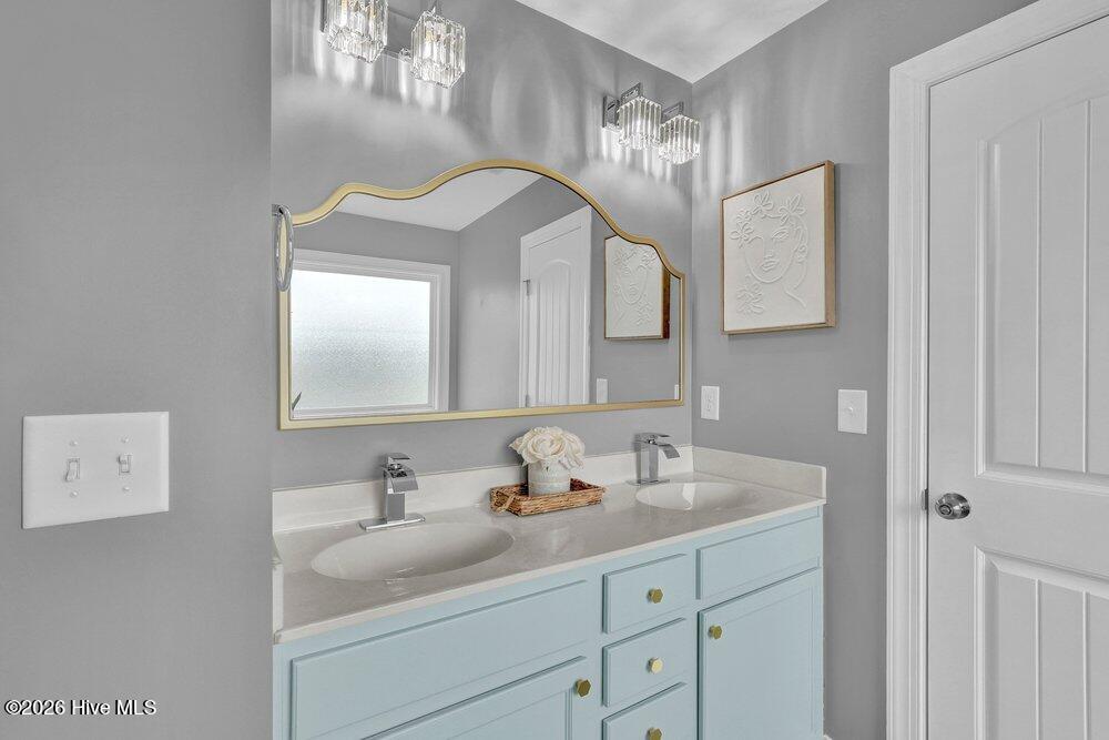 100565663 | Photo 25