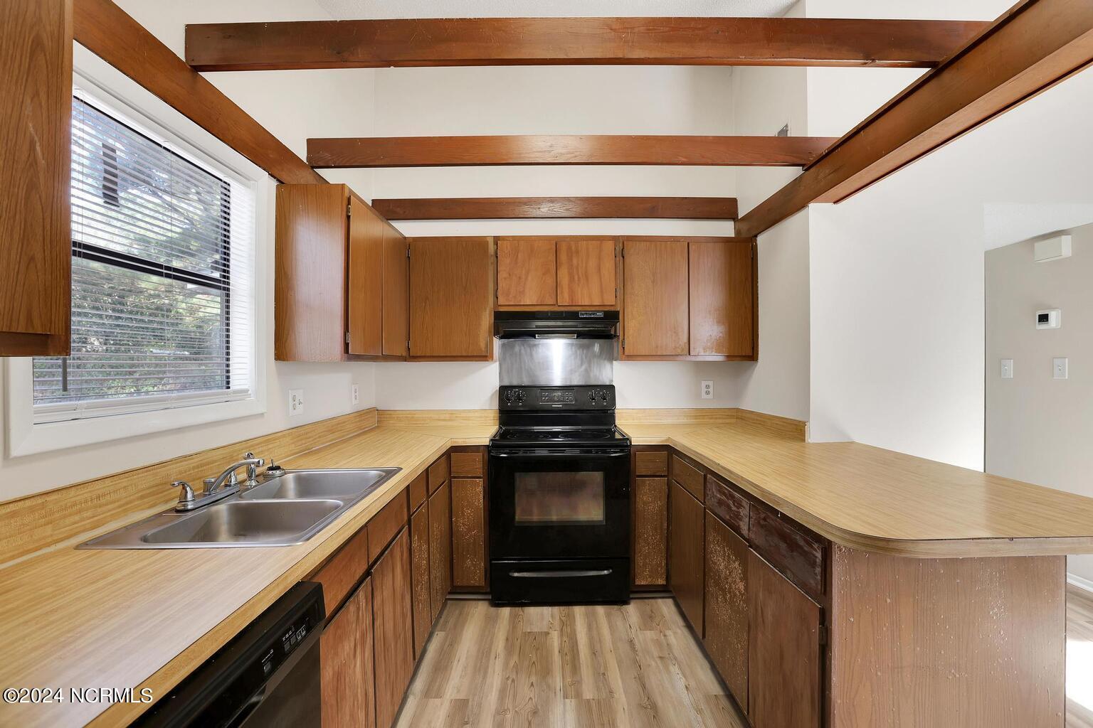 100565650 | Photo 11