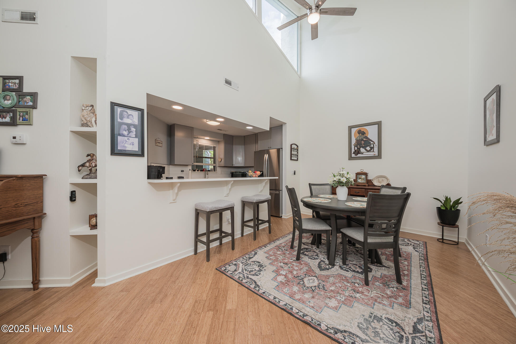 100504468 | Photo 12