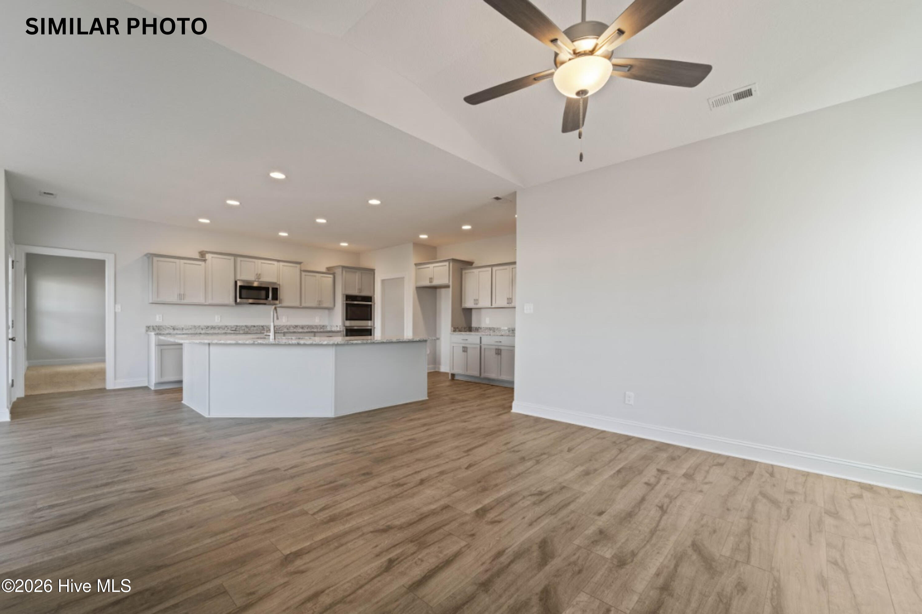 100562018 | Photo 13