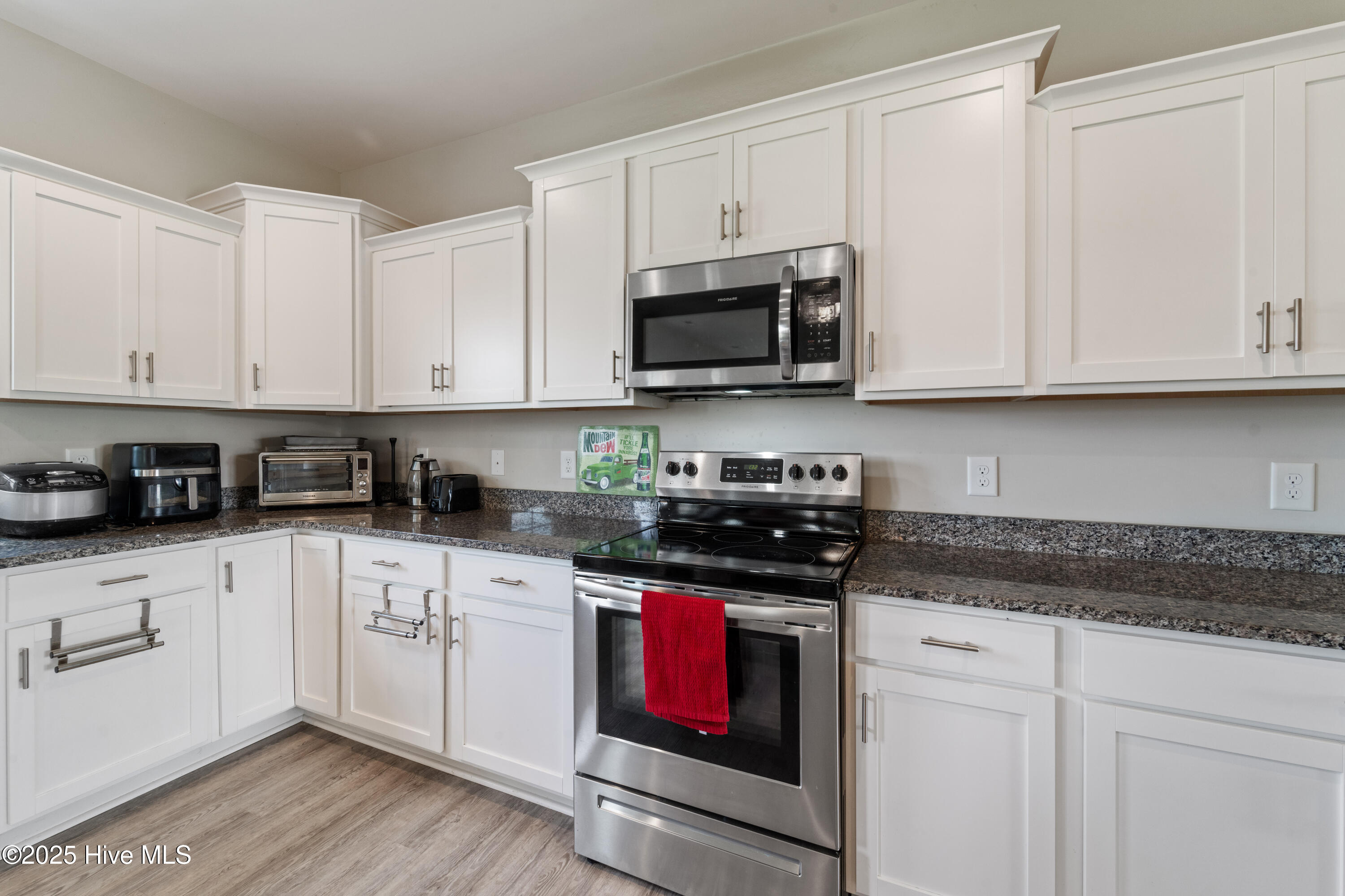 100533820 | Photo 46