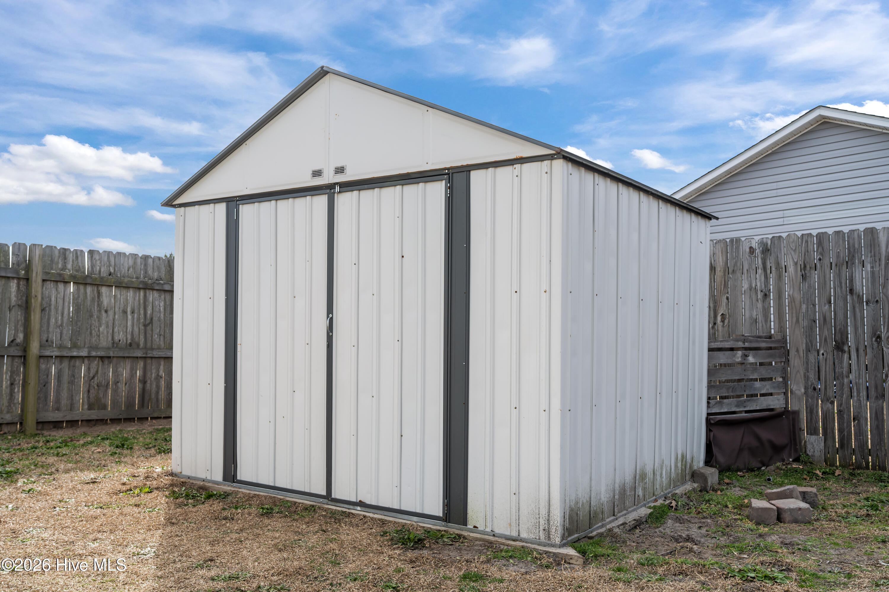 100556999 | Photo 41