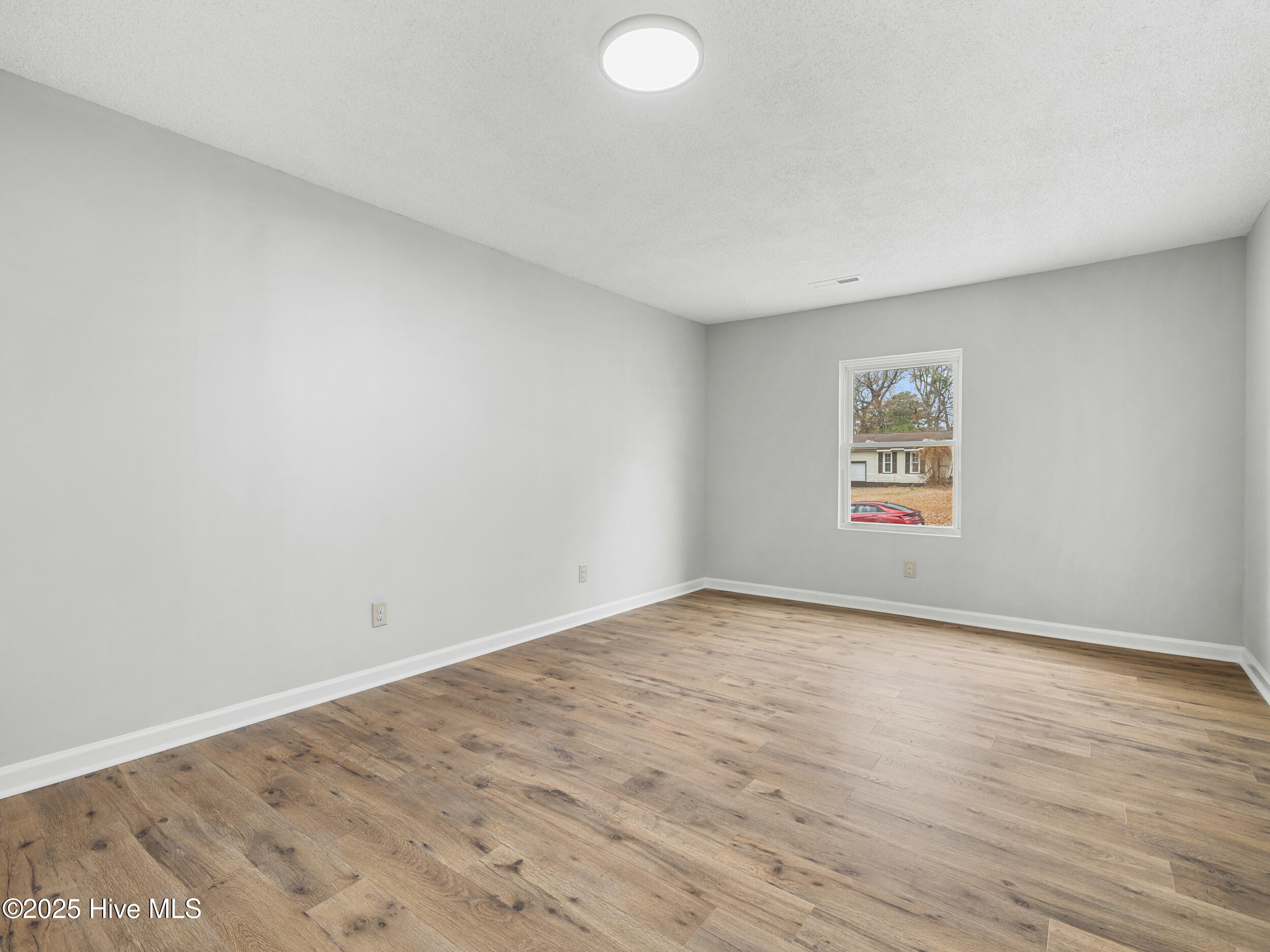 100546009 | Photo 28