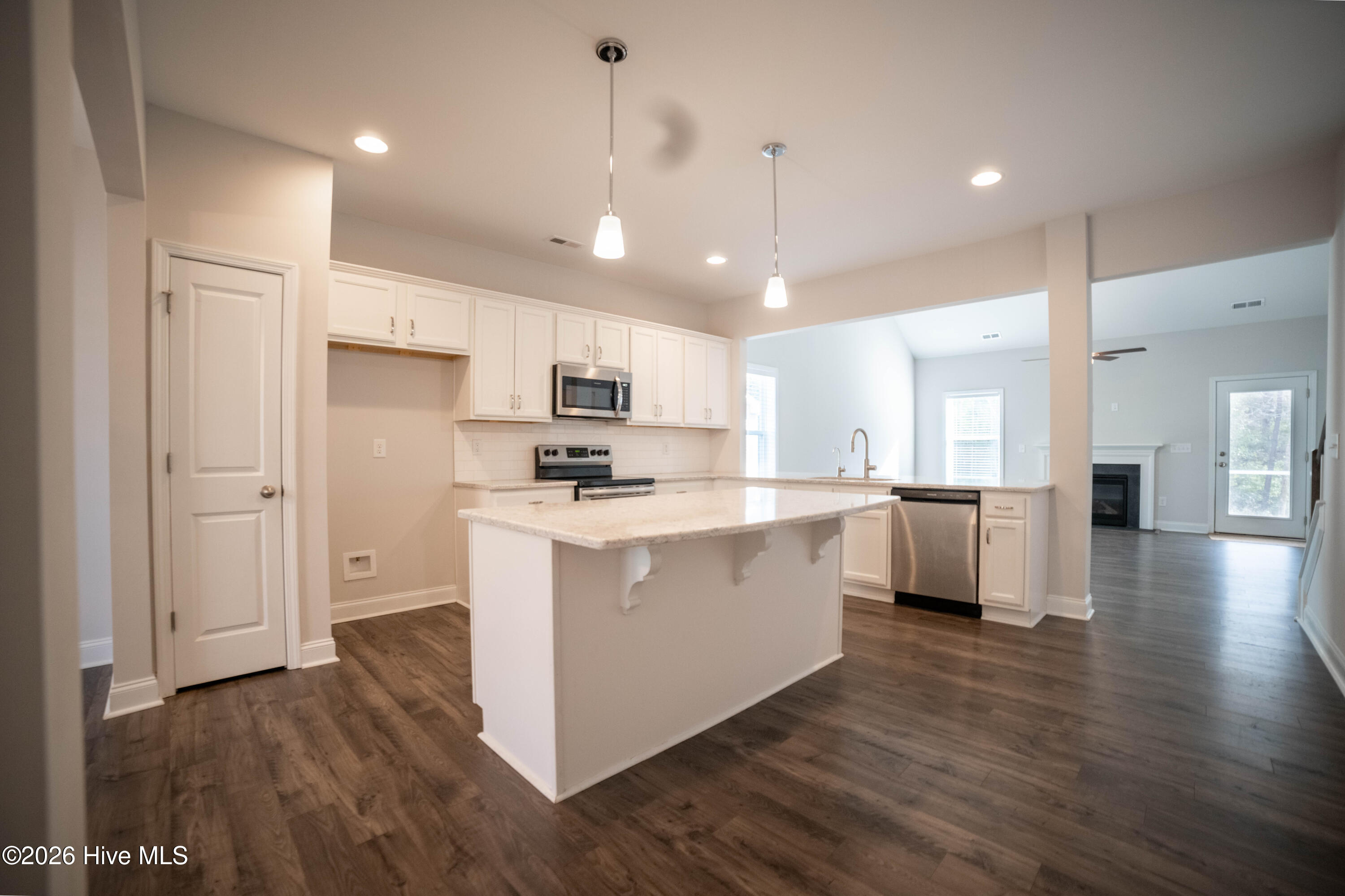 100535849 | Photo 30