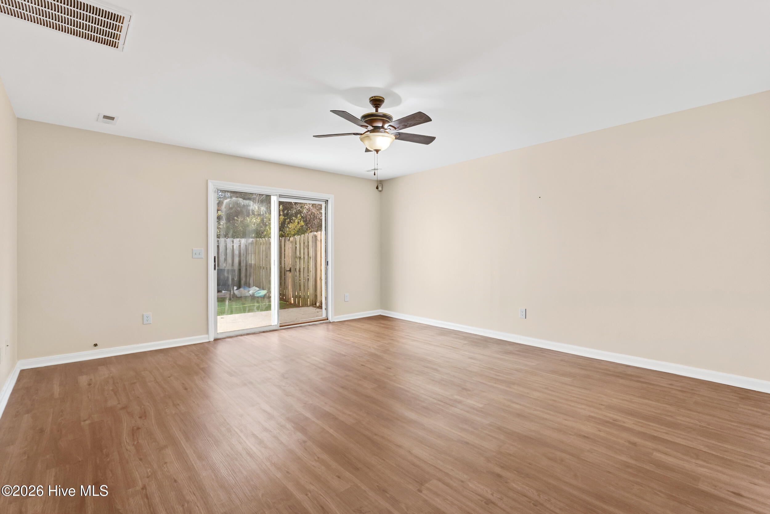 100553559 | Photo 11