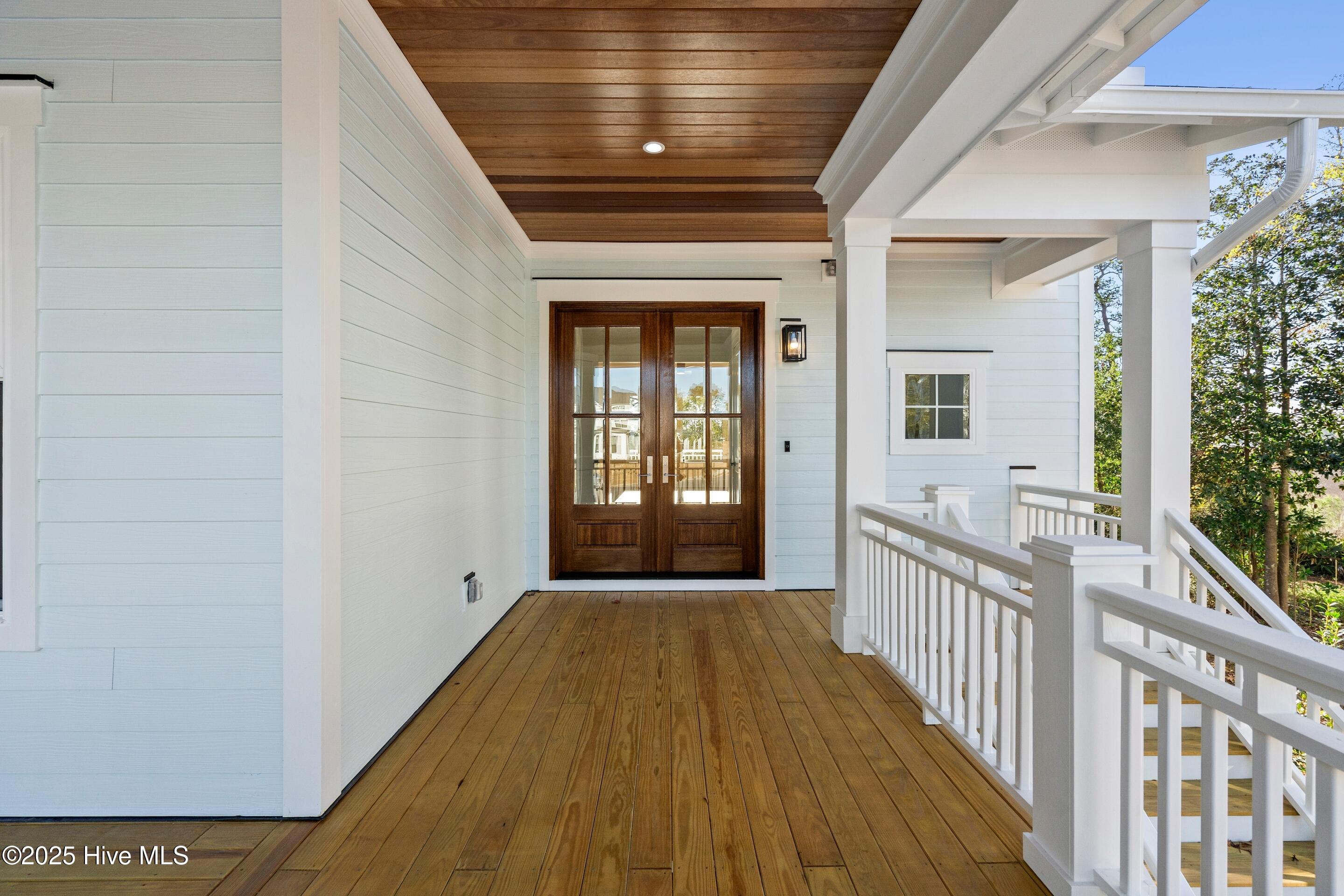 100545730 | Photo 10