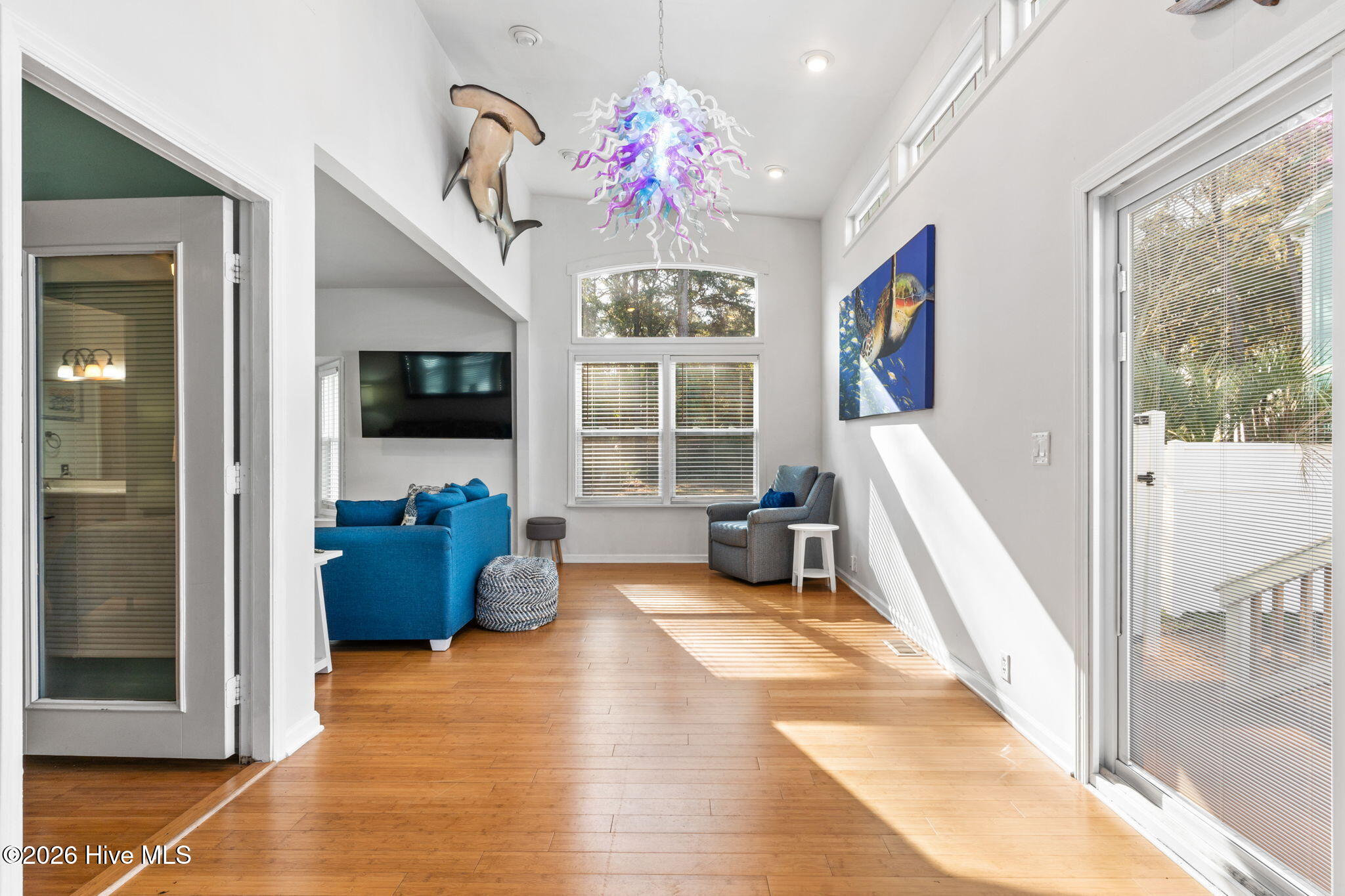 100548707 | Photo 16