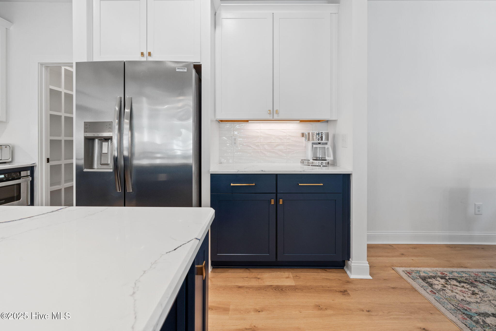 100548634 | Photo 23