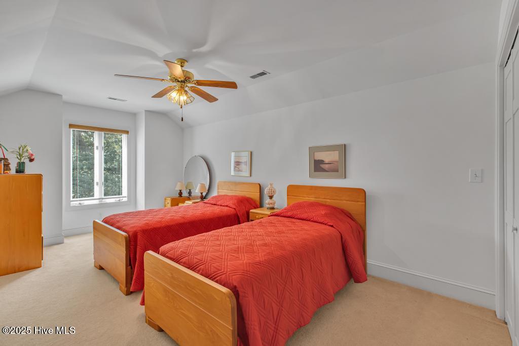 100530645 | Photo 24