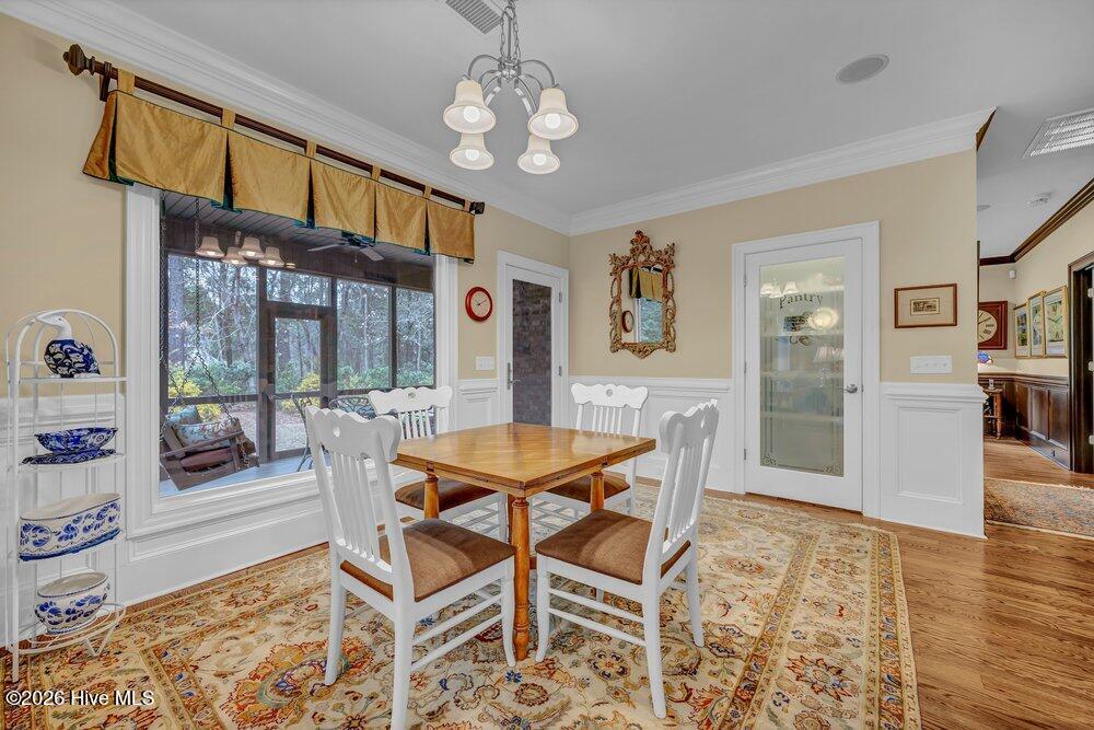 100557669 | Photo 20