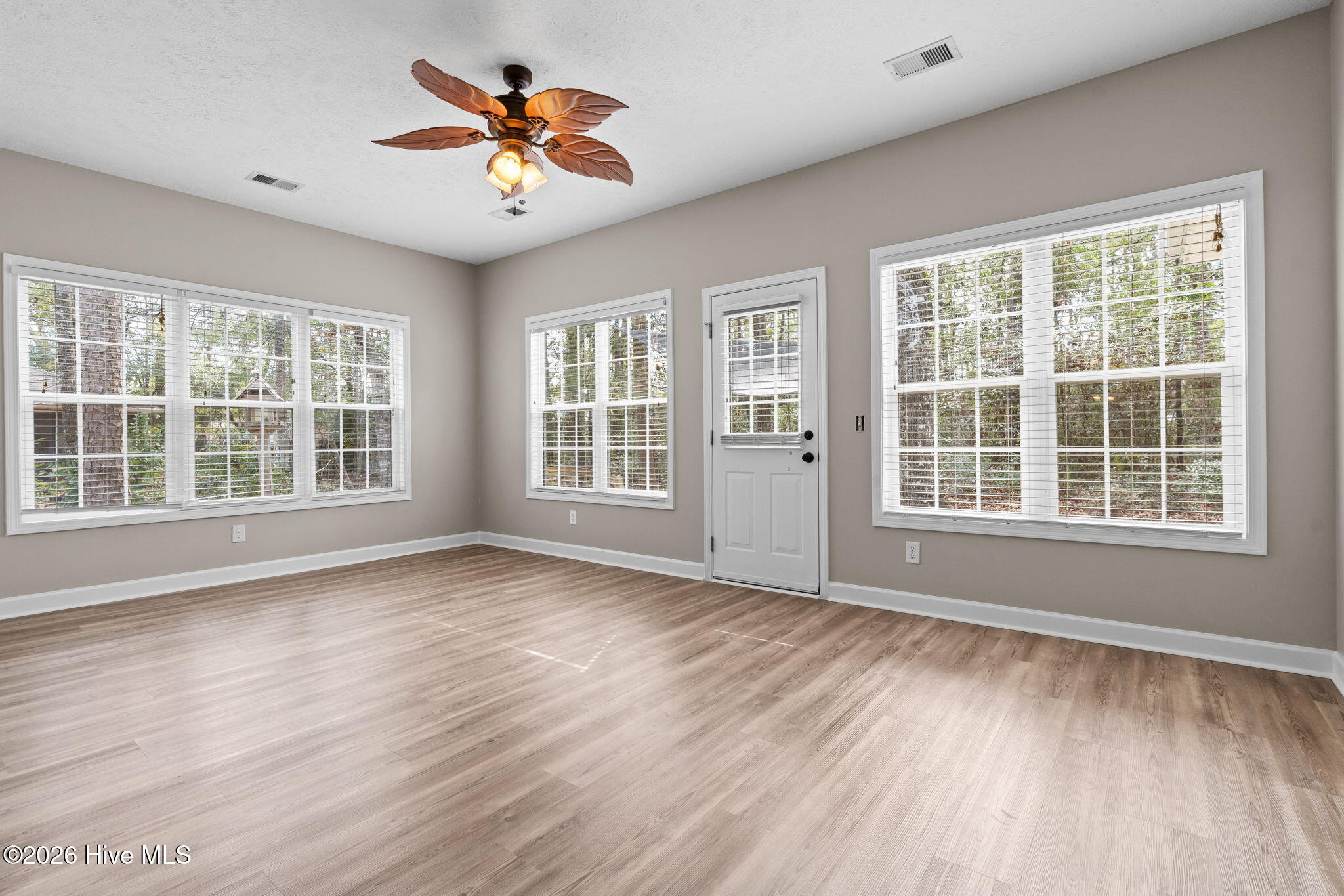 100559407 | Photo 13