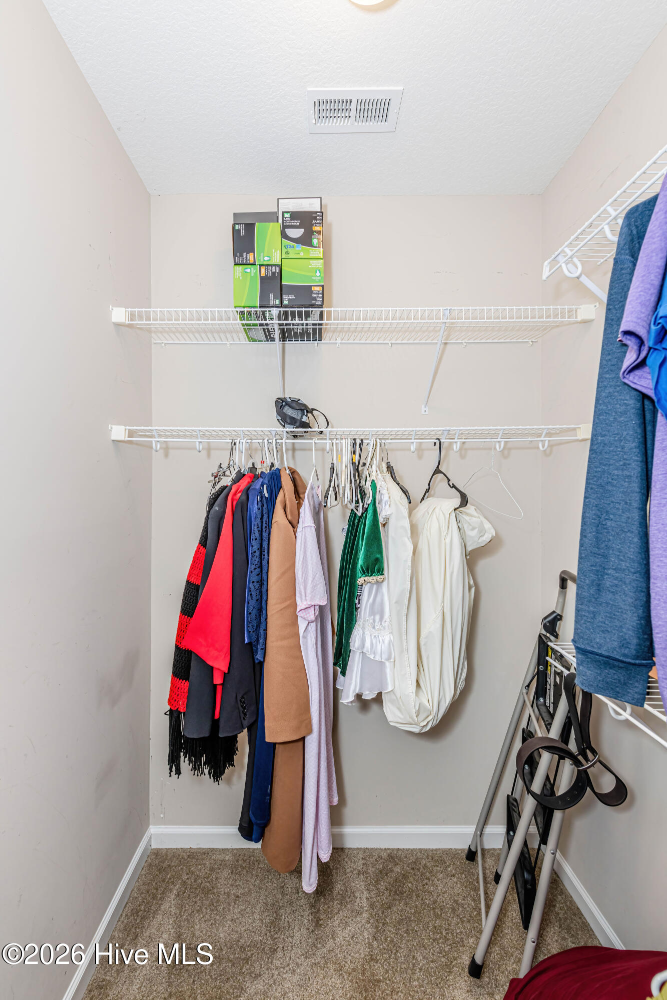 100549847 | Photo 46