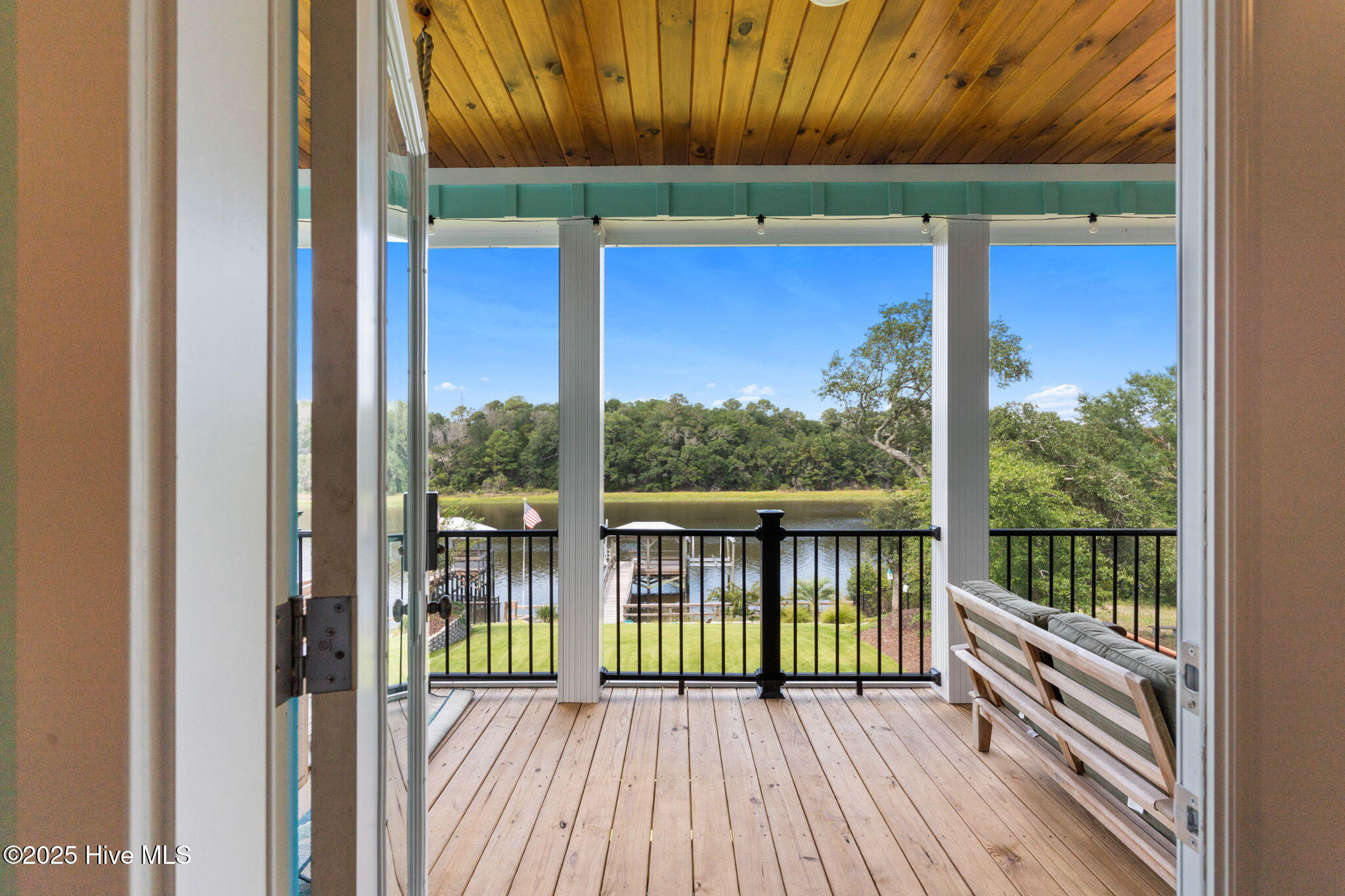 100527753 | Photo 28