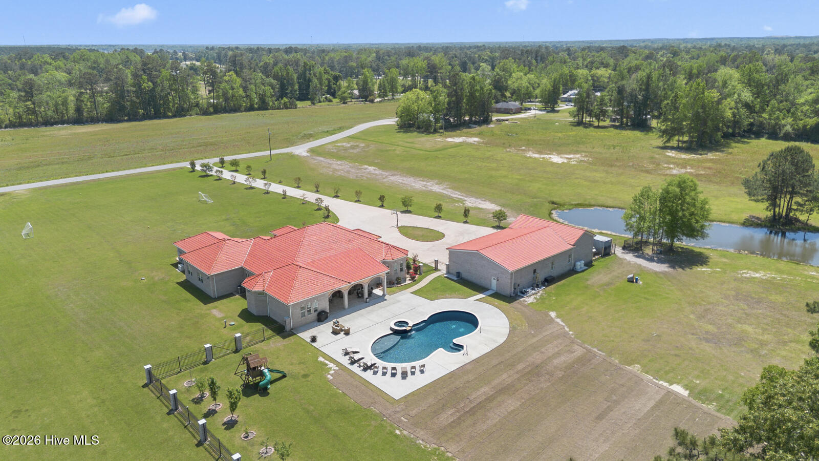 100546022 | Photo 93