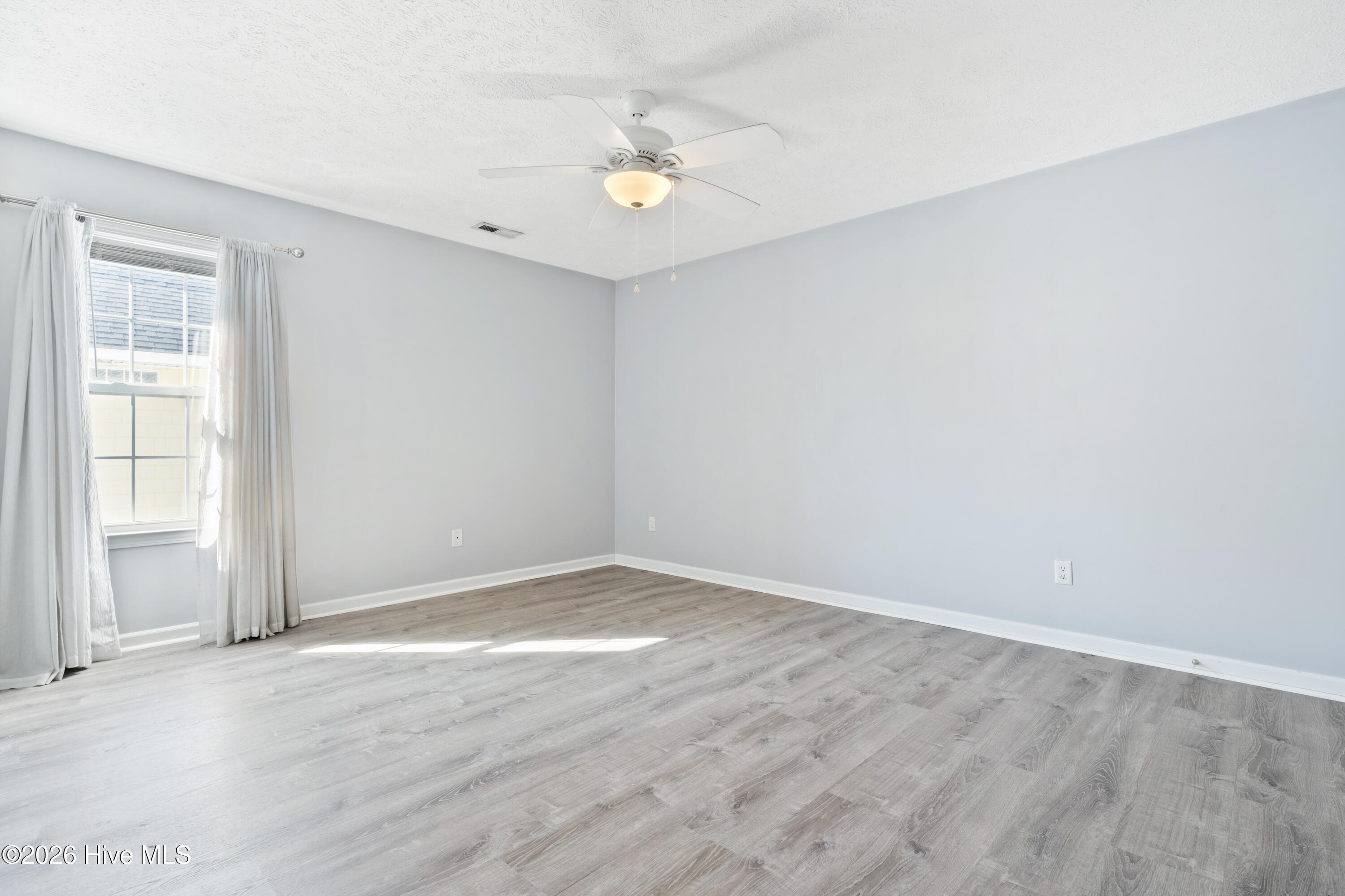 100554105 | Photo 23