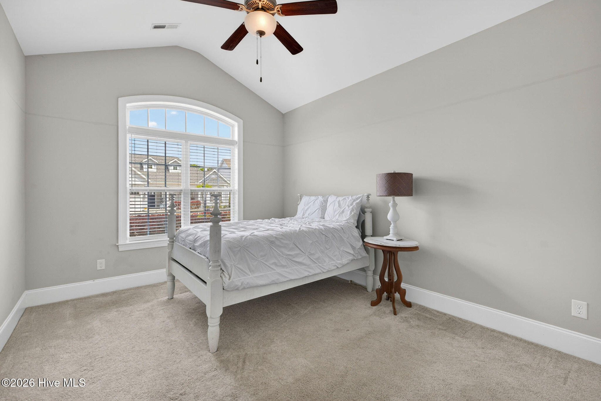 100567052 | Photo 33