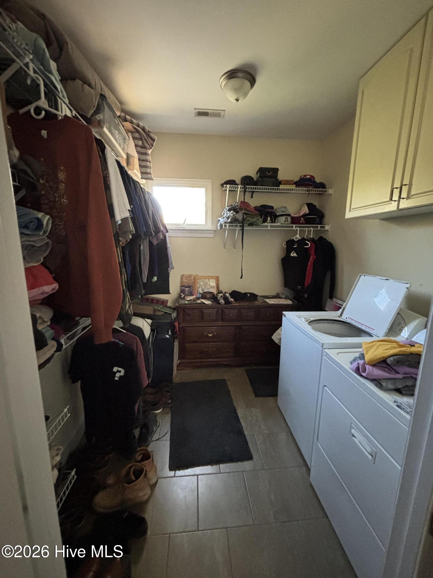 100561004 | Photo 37