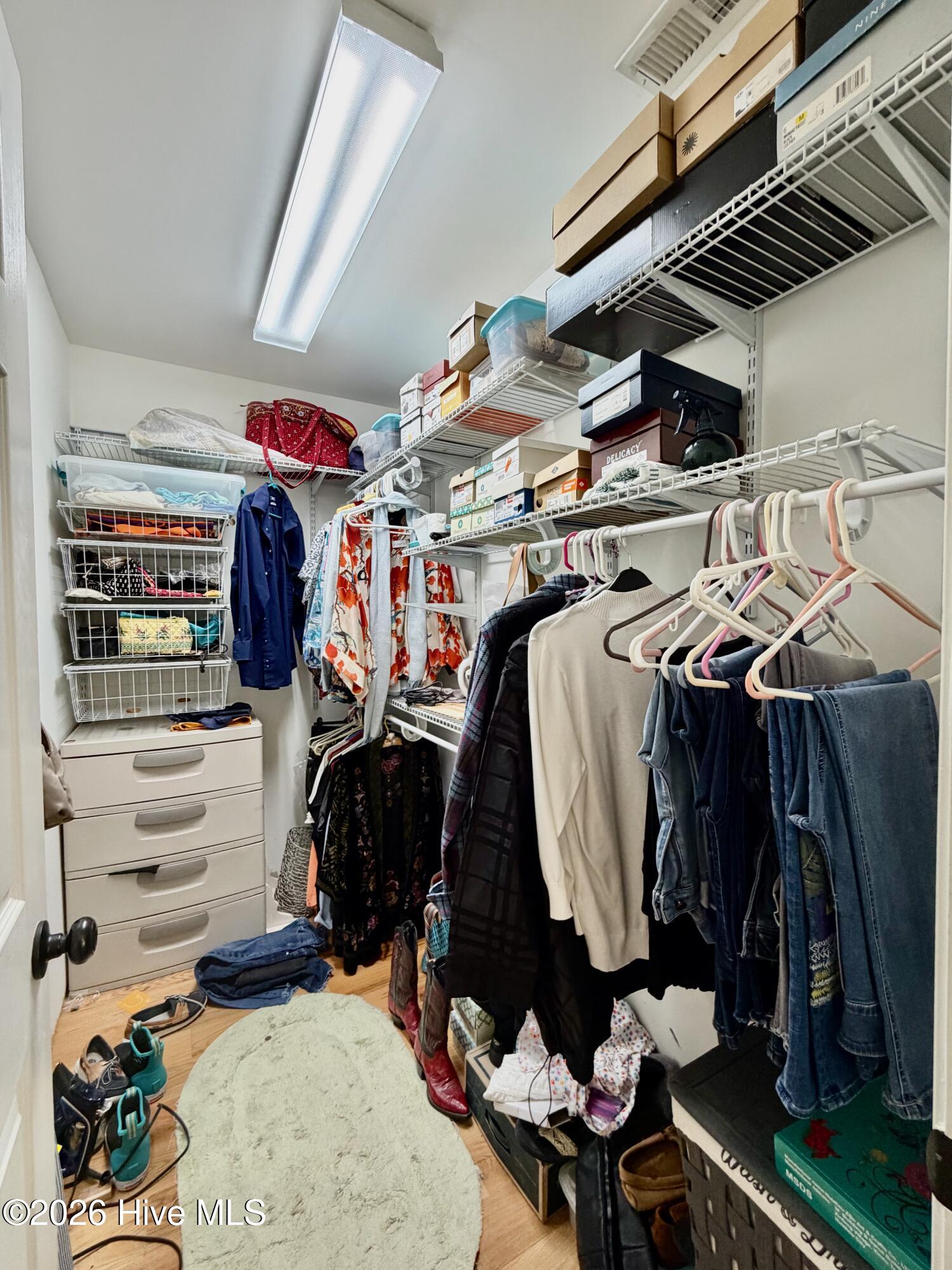 100553297 | Photo 36