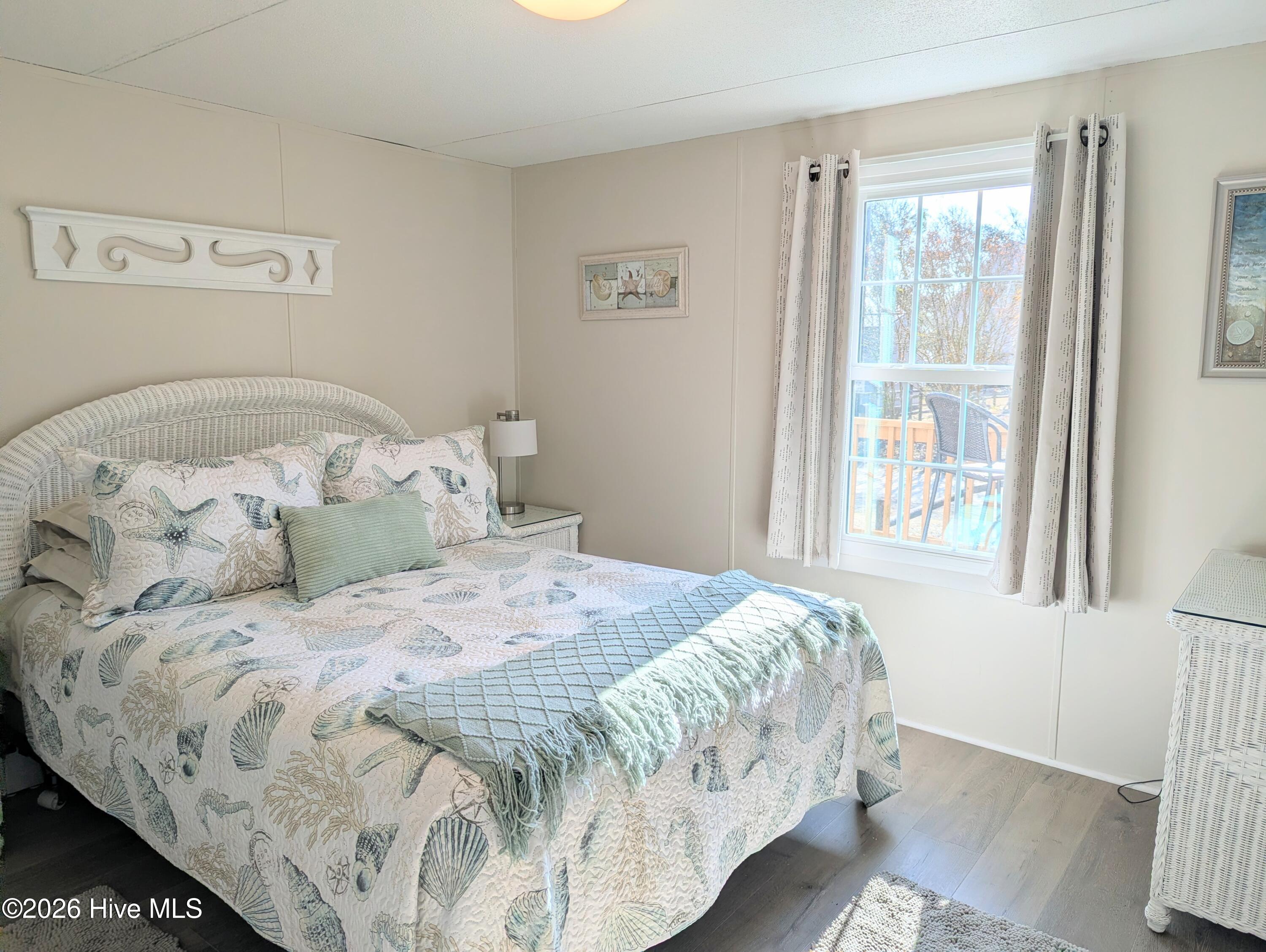 100548489 | Photo 24