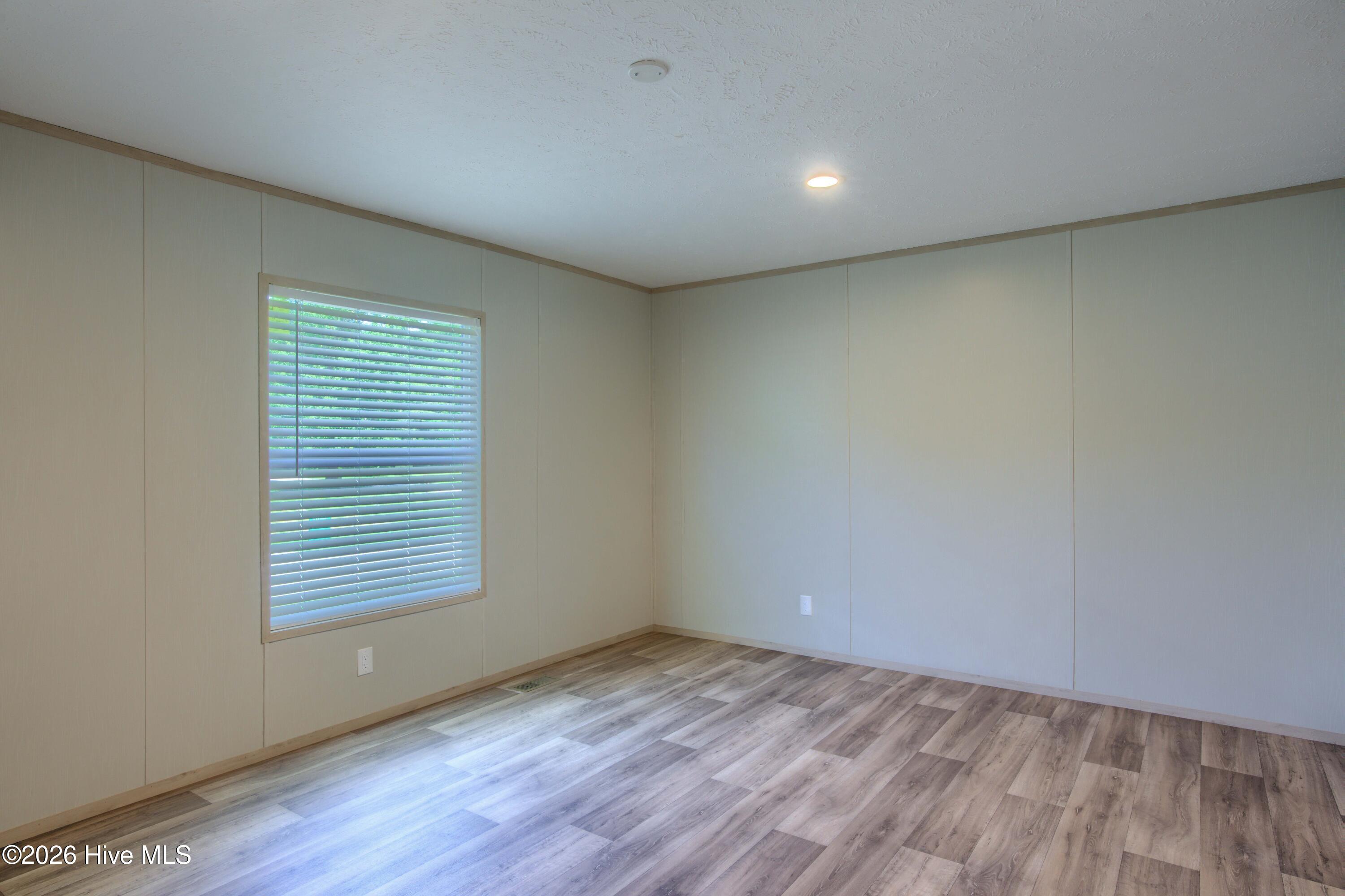 100557064 | Photo 21